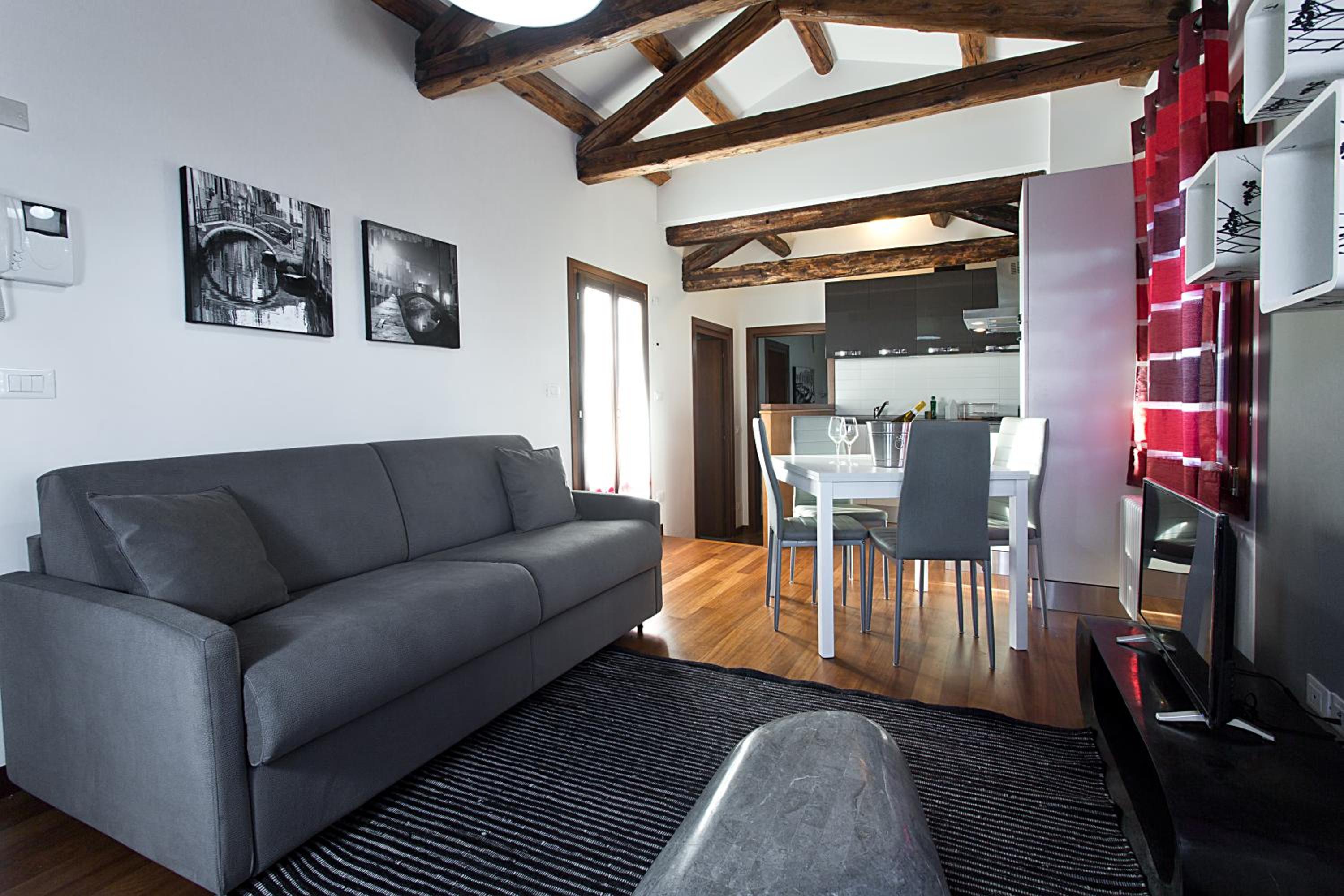Good Wine Apartments