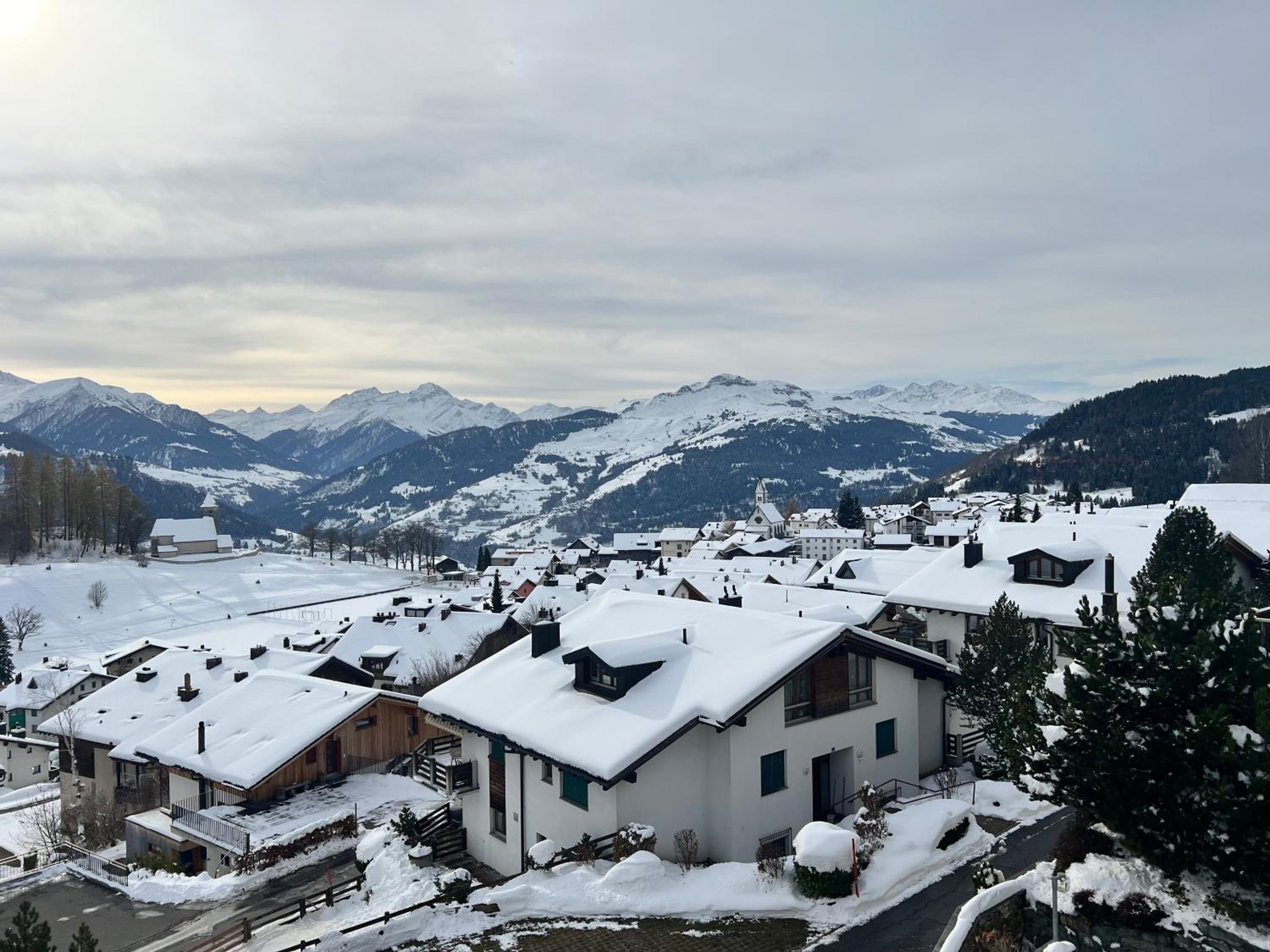 Neu-renovierte - Nov 24 - 2,5 Zi Wohnung mit Traum-Aussicht
