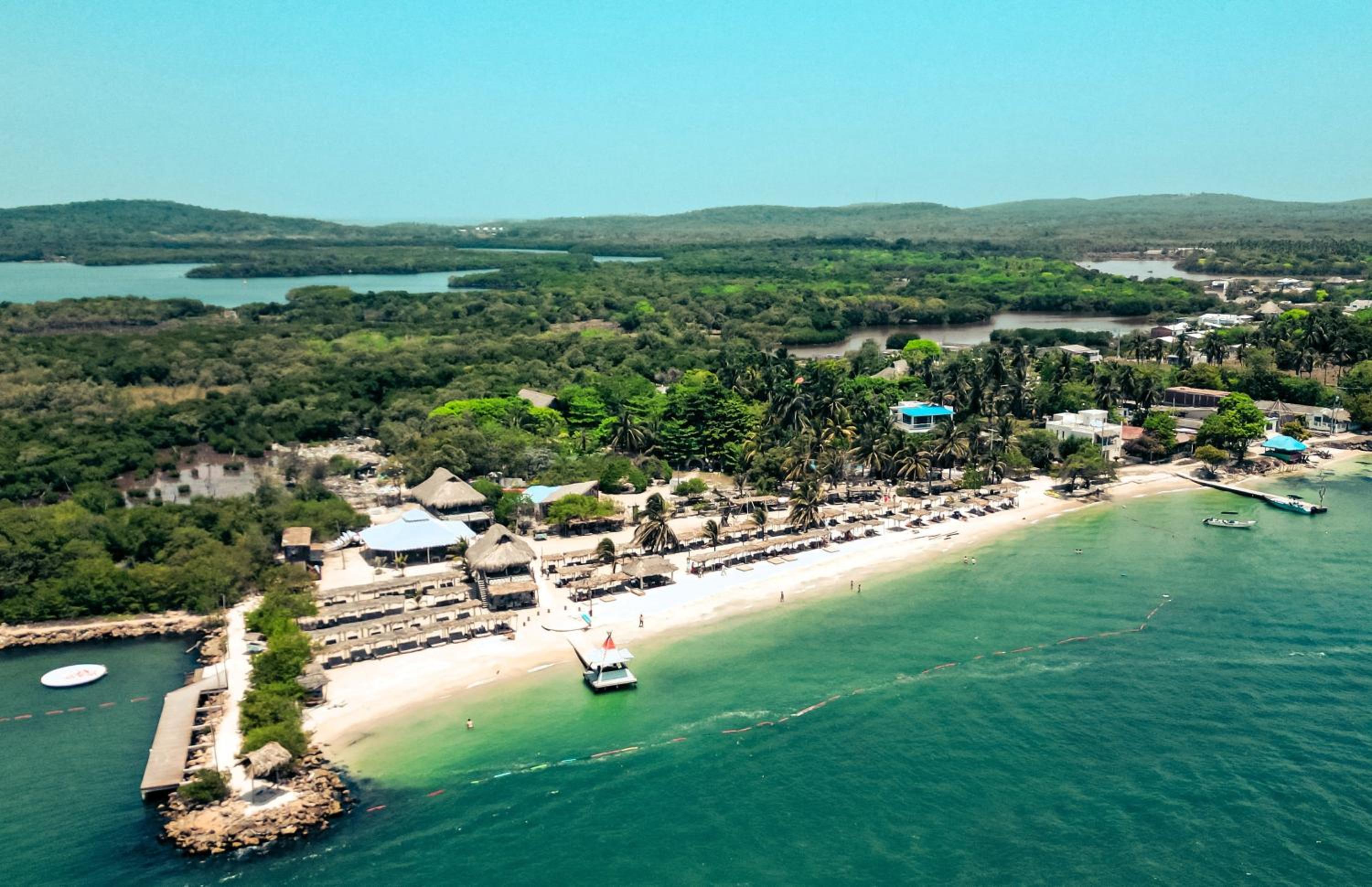 Hotel Fenix Beach Cartagena - Image 1