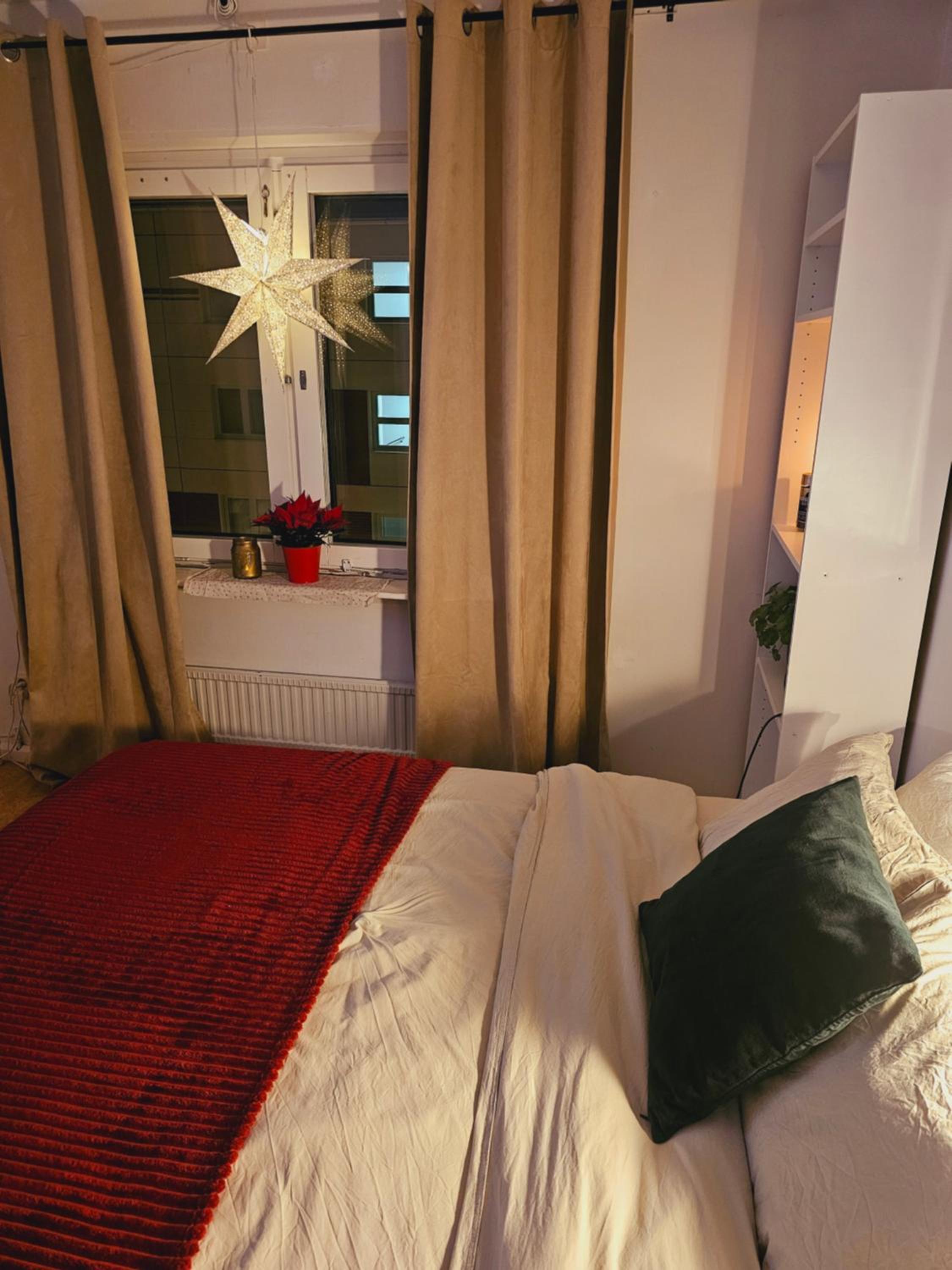 Central Room with Private Entrance and Ensuite Bathroom view 5