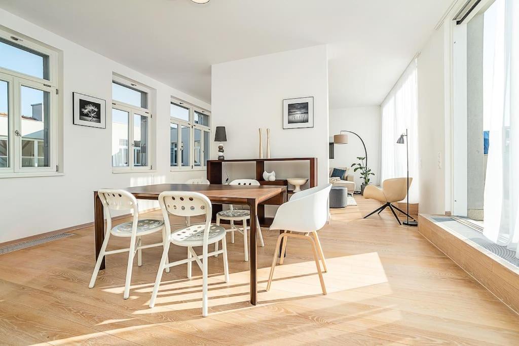 High-class rooftop apt. with spacious terrace