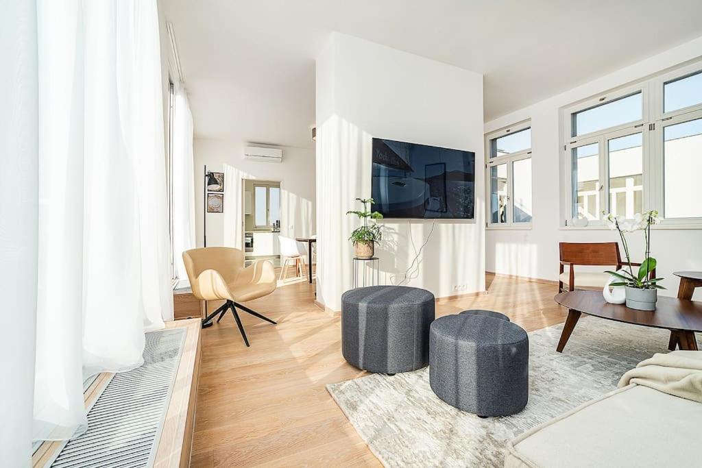 High-class rooftop apt. with spacious terrace