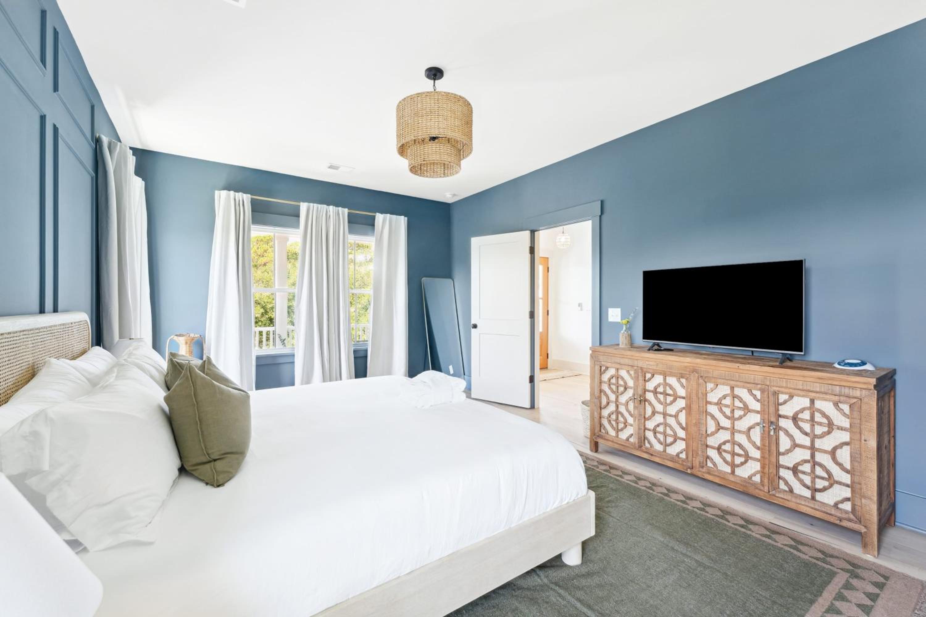 Windward House by AvantStay Walk to Beach Restaurants Saltwater Pool