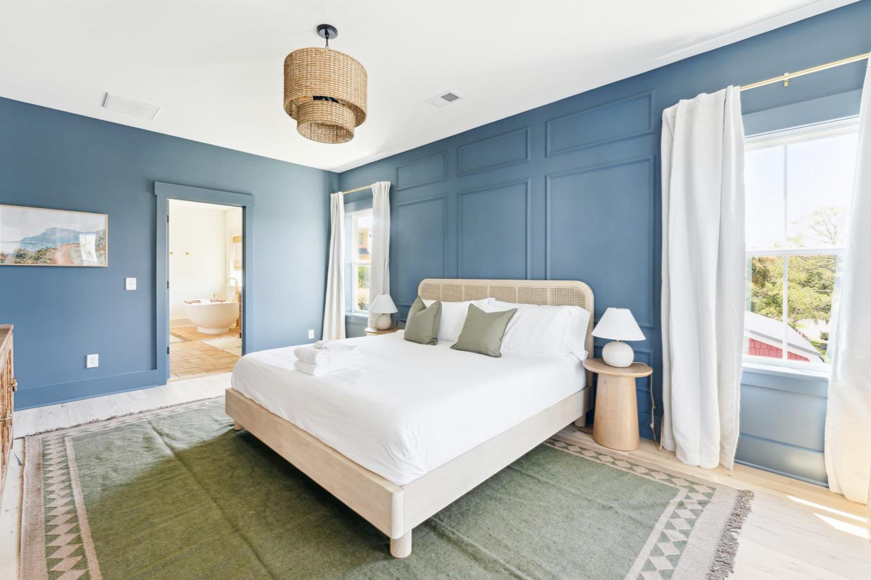 Windward House by AvantStay Walk to Beach Restaurants Saltwater Pool