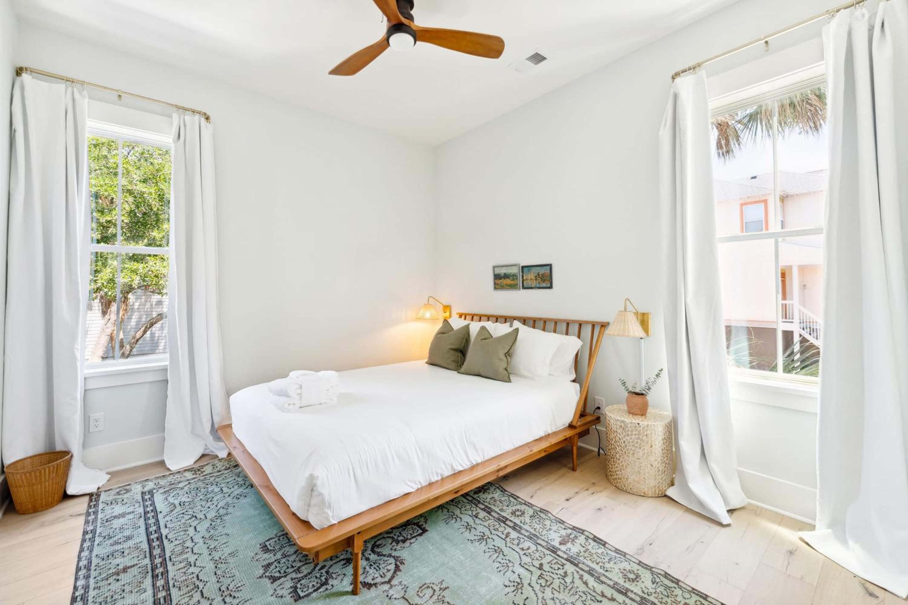 Windward House by AvantStay Walk to Beach Restaurants Saltwater Pool