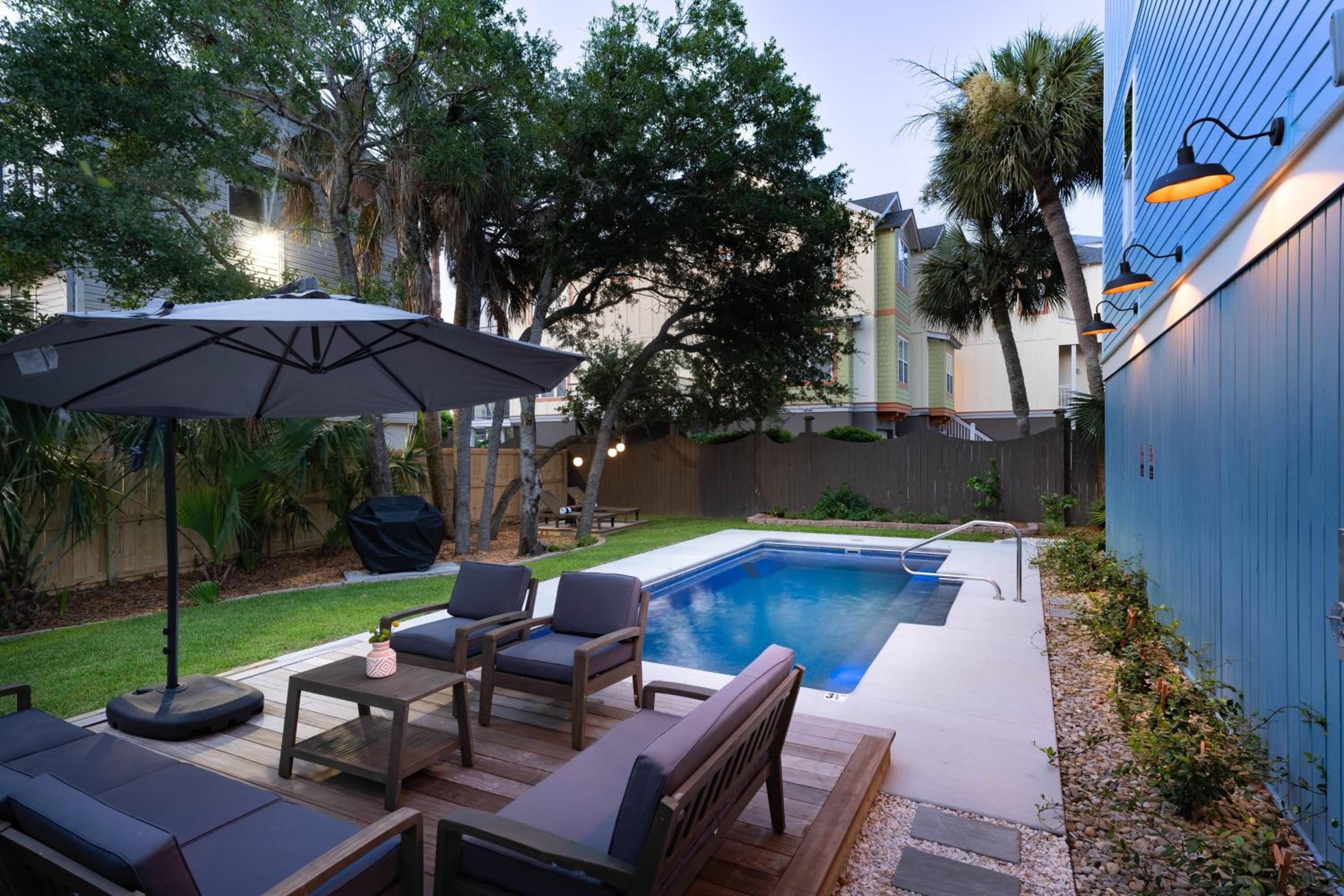 Windward House by AvantStay Walk to Beach Restaurants Saltwater Pool