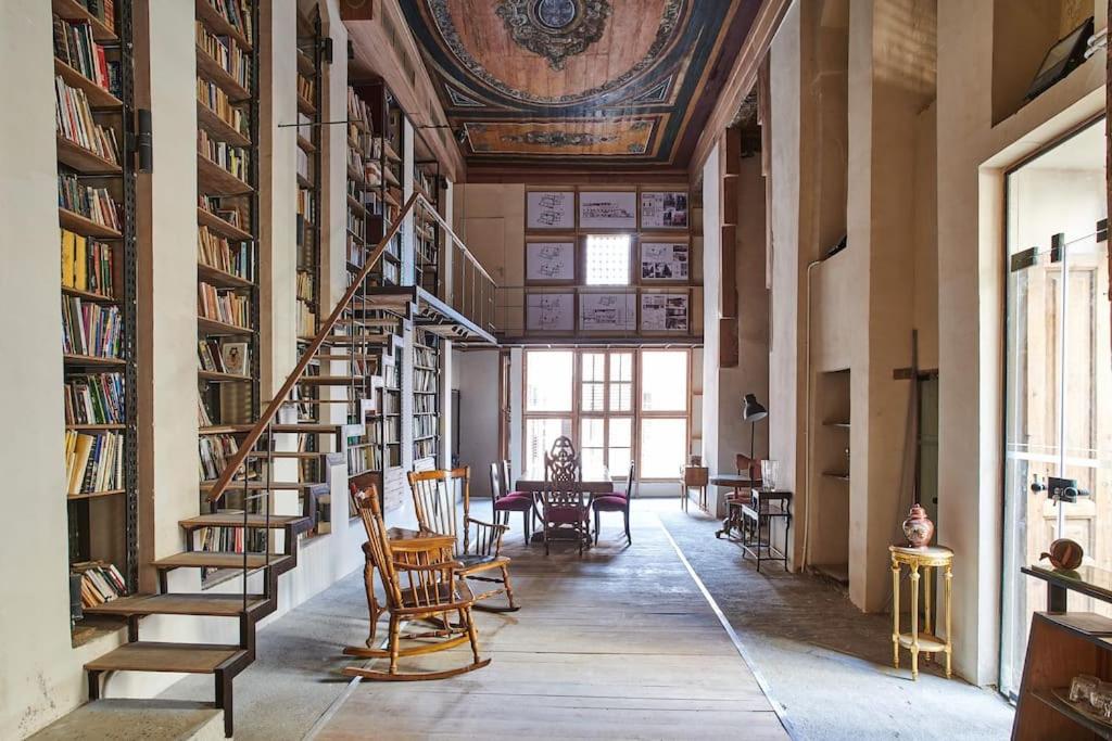 Private Room with Mashrabiya Windows in Historic Mamluk Palace - Bayt Yakan, Old Cairo