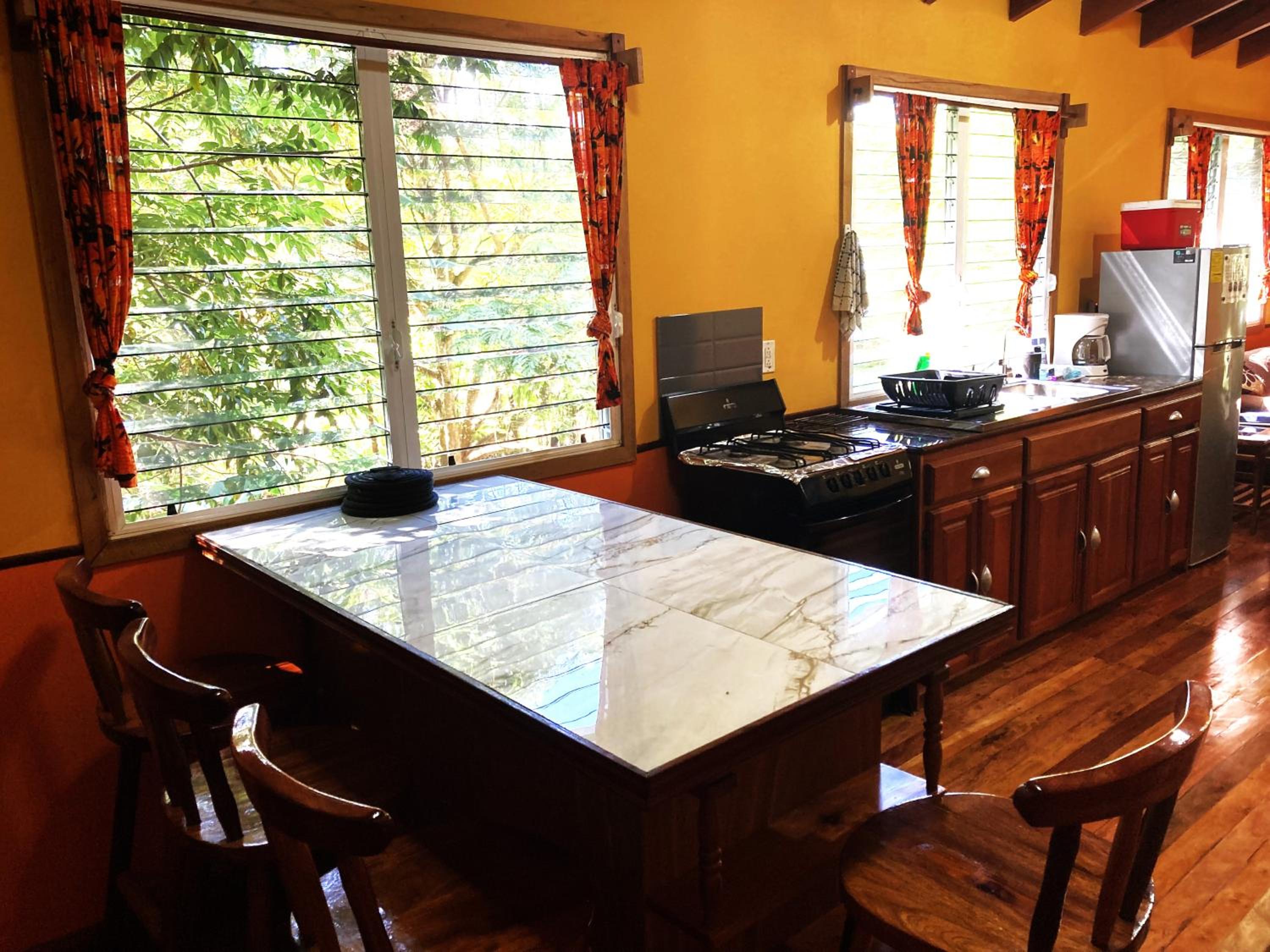 2BR Treetop Cottage Tropical Adventure, Maya Ruins San Ignacio Center Nearby
