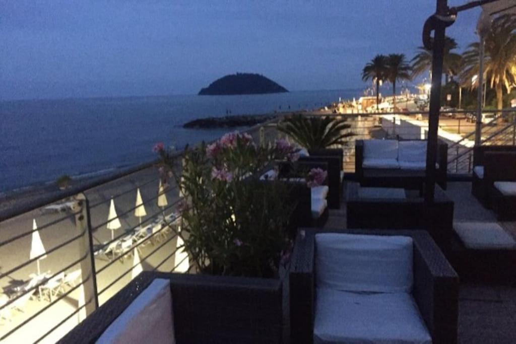 Splendido trilocale vista mare Albenga