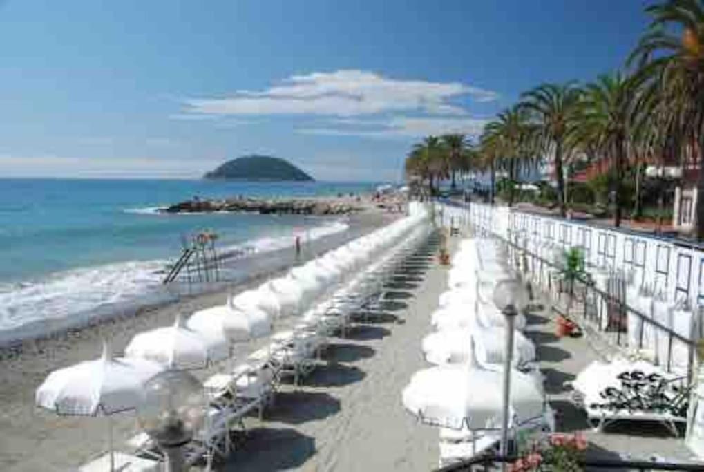 Splendido trilocale vista mare Albenga
