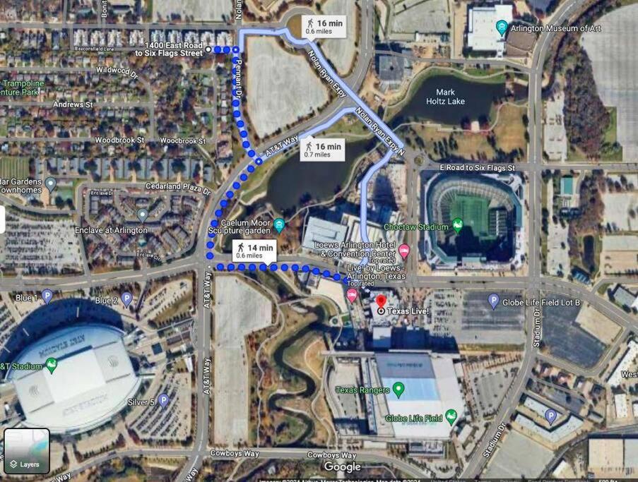 Victory Villa - Lux Townhome Walk 2 Globe Life - Rangers & Cowboys Stadiums view 3