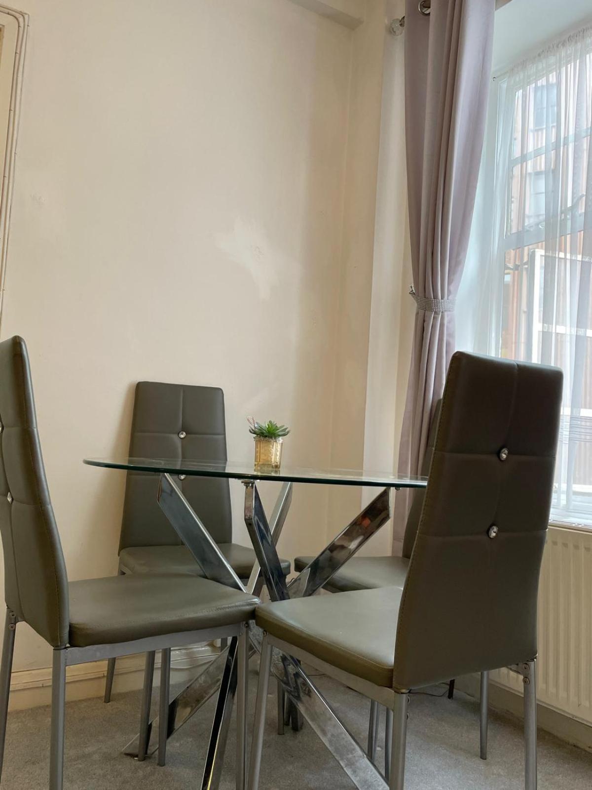 Luxurious Westminster Flat Perfect for Families & Business Travelers, Steps to Landmarks!