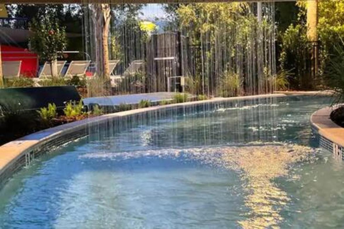 Stunning 5B45B, Heated Pool & BBQ