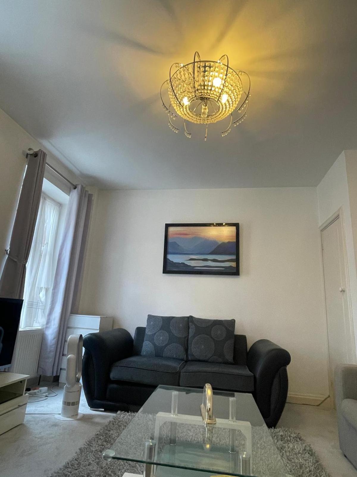 Luxurious Westminster Flat Perfect for Families & Business Travelers, Steps to Landmarks!
