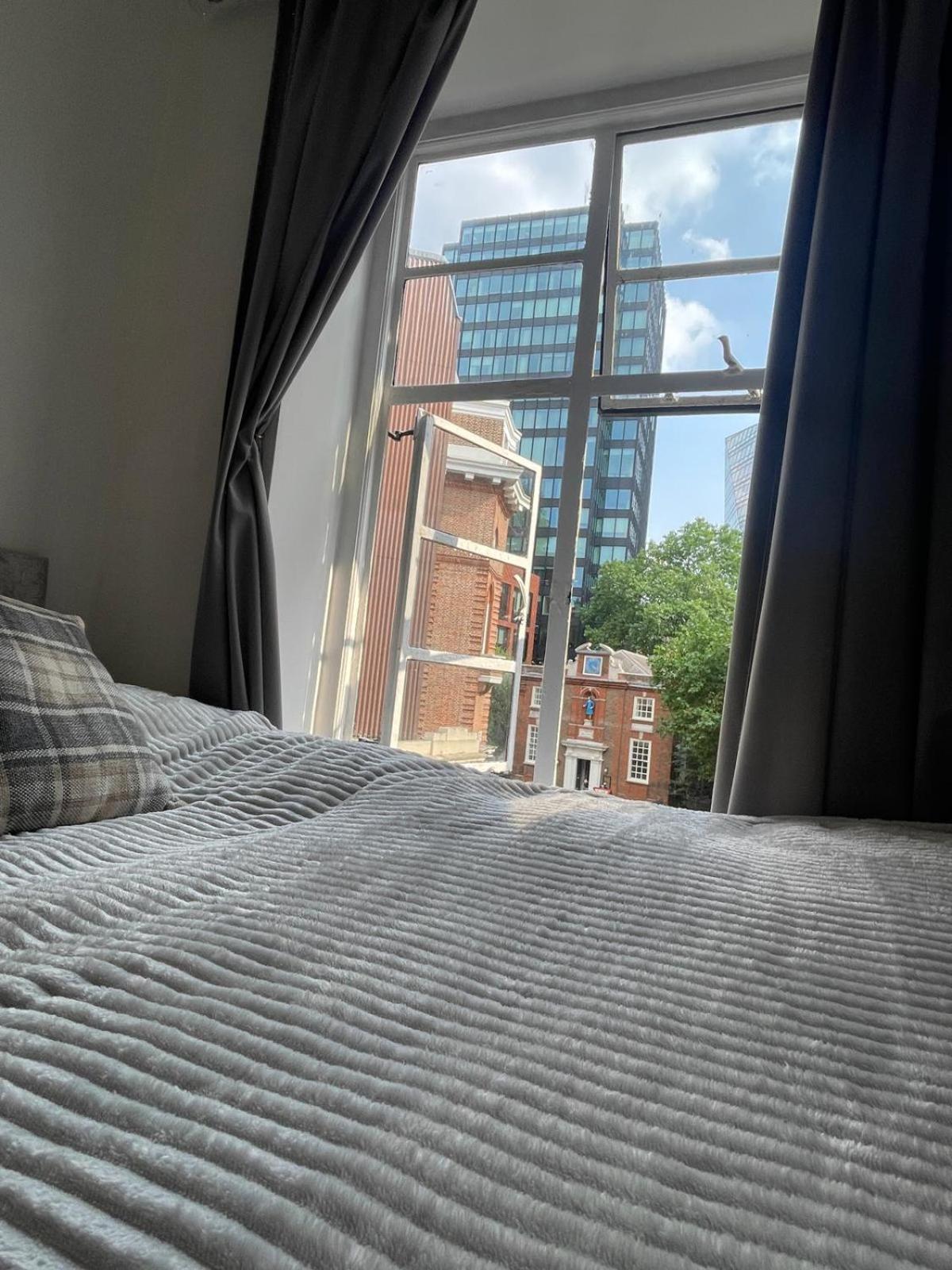 Luxurious Westminster Flat Perfect for Families & Business Travelers, Steps to Landmarks!