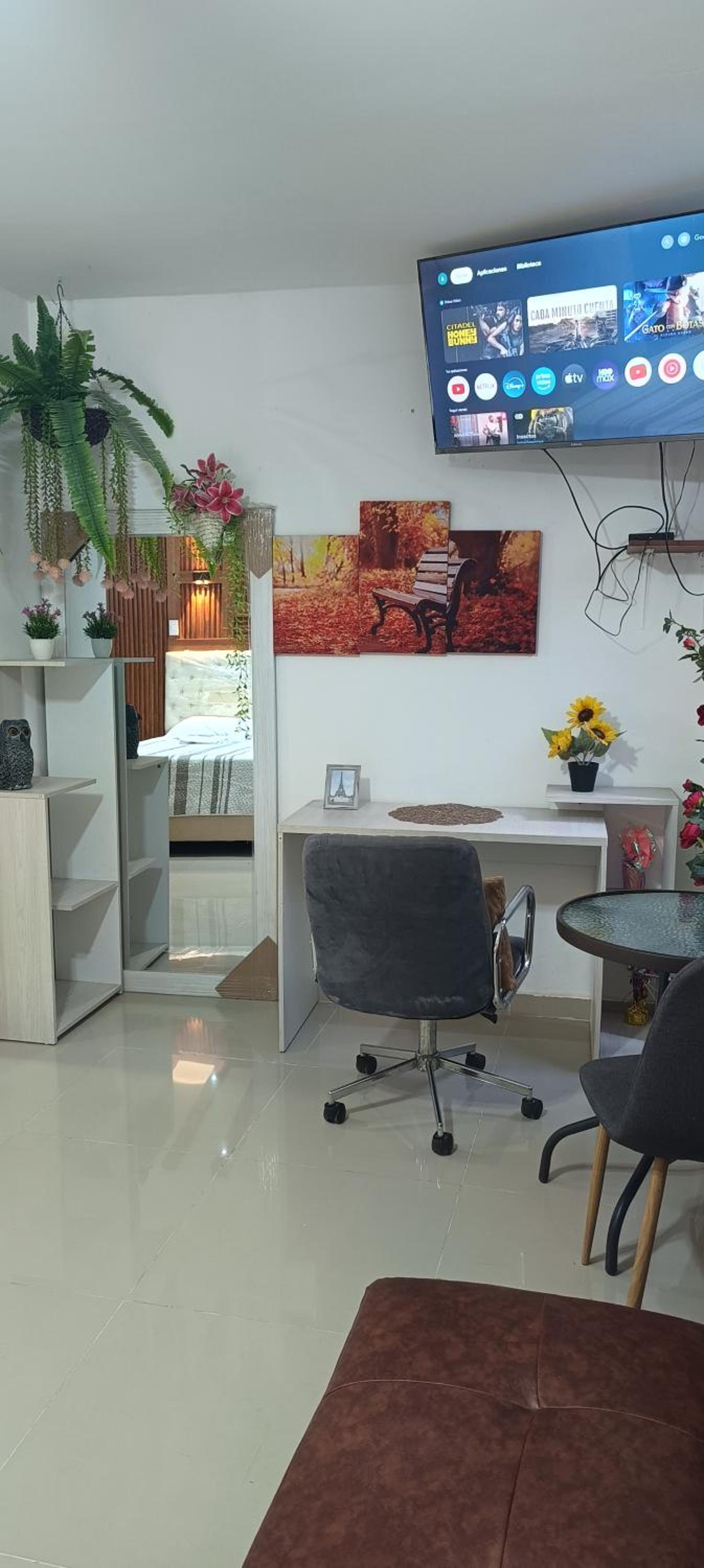 Apartaestudio totalmente equipado con cocina integrada para el uso diario, baño totalmente funcional cerca de centros comerciales y, restaurantes y superme view 4