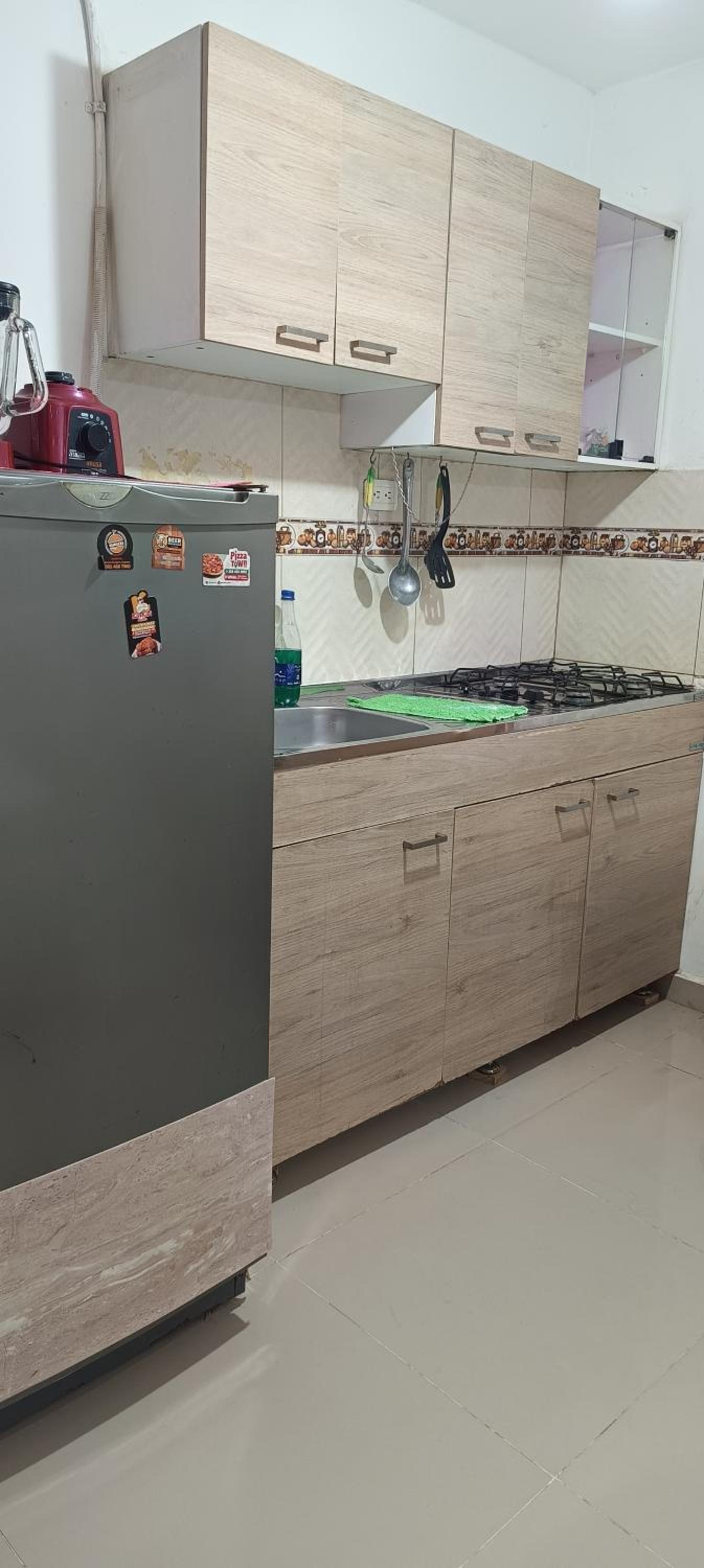 Apartaestudio totalmente equipado con cocina integrada para el uso diario, baño totalmente funcional cerca de centros comerciales y, restaurantes y superme view 5