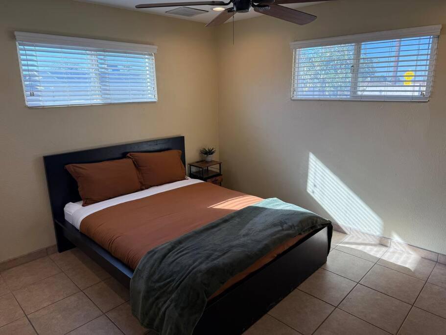 4 Bedrm 2 Ba Office WiFi Hiking House Central Phx view 5