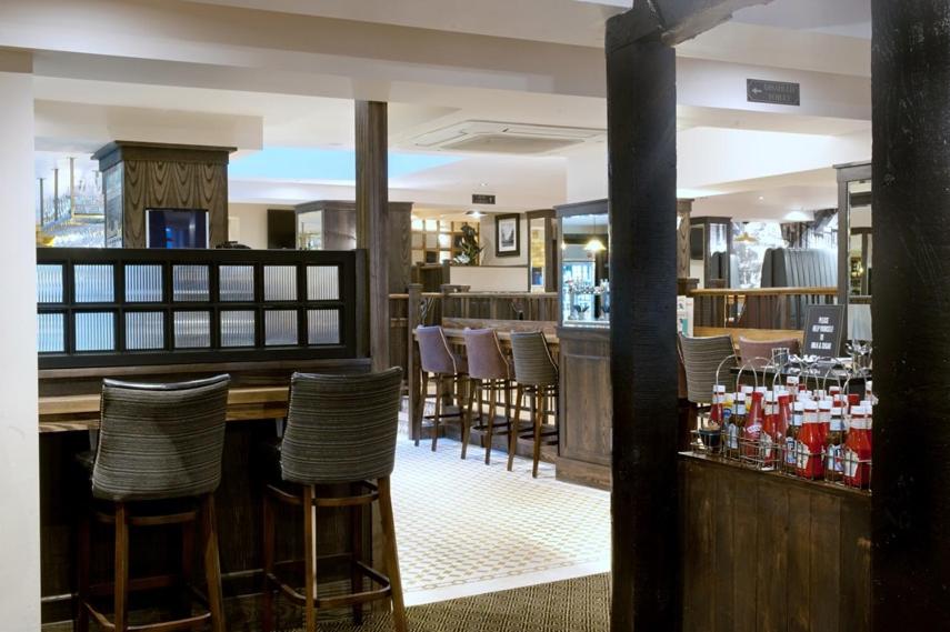 bar
