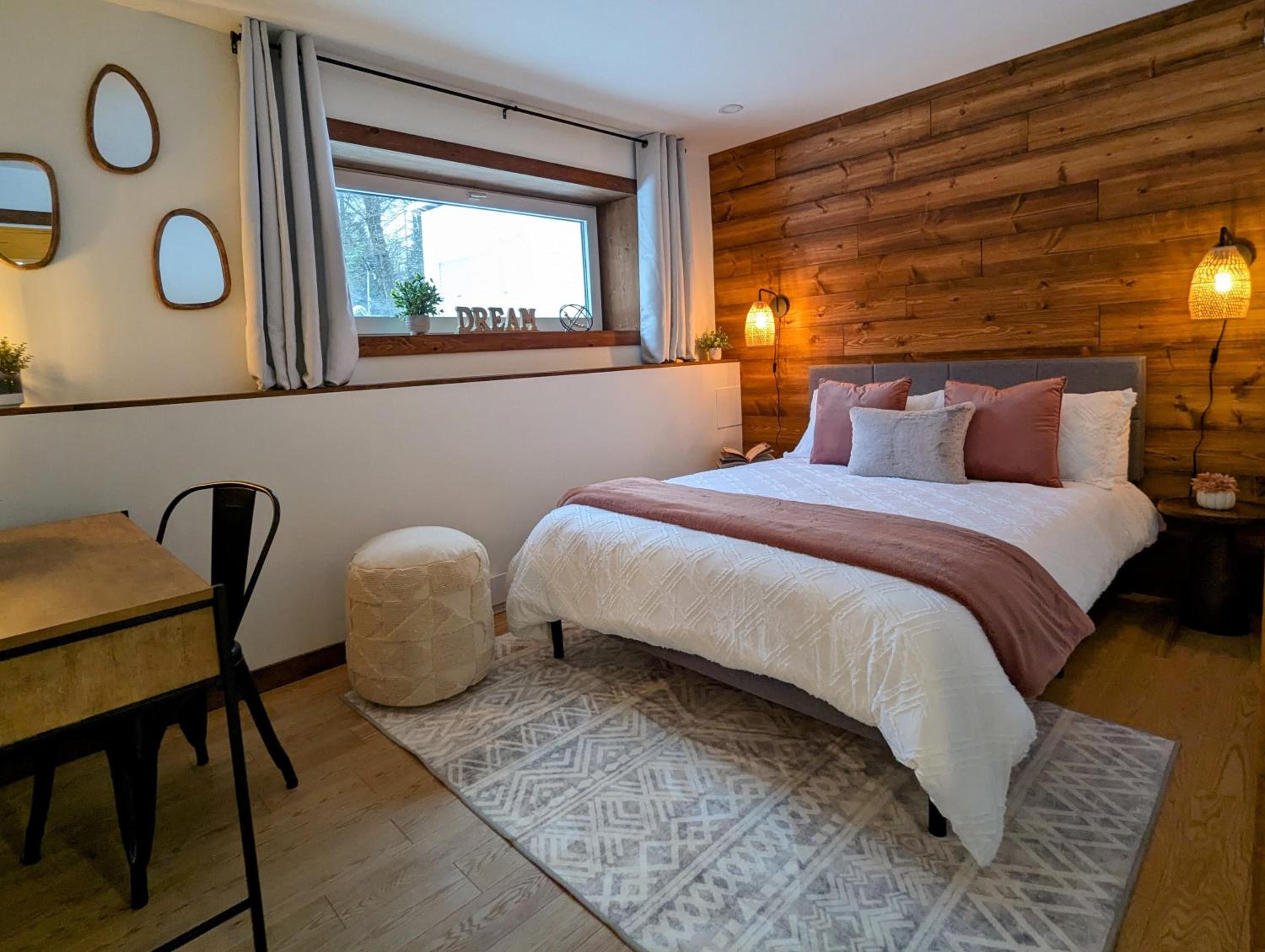 Ski in Tremblant & Mont Blanc - Views, Spa and Pool table
