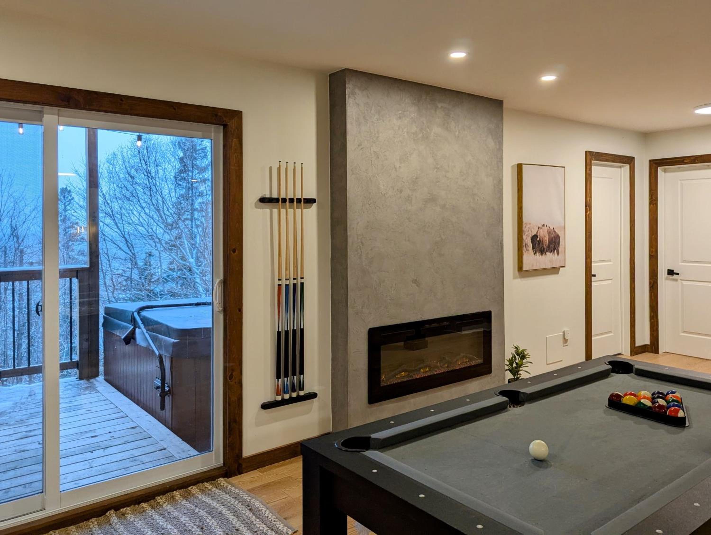 Ski in Tremblant & Mont Blanc - Views, Spa and Pool table