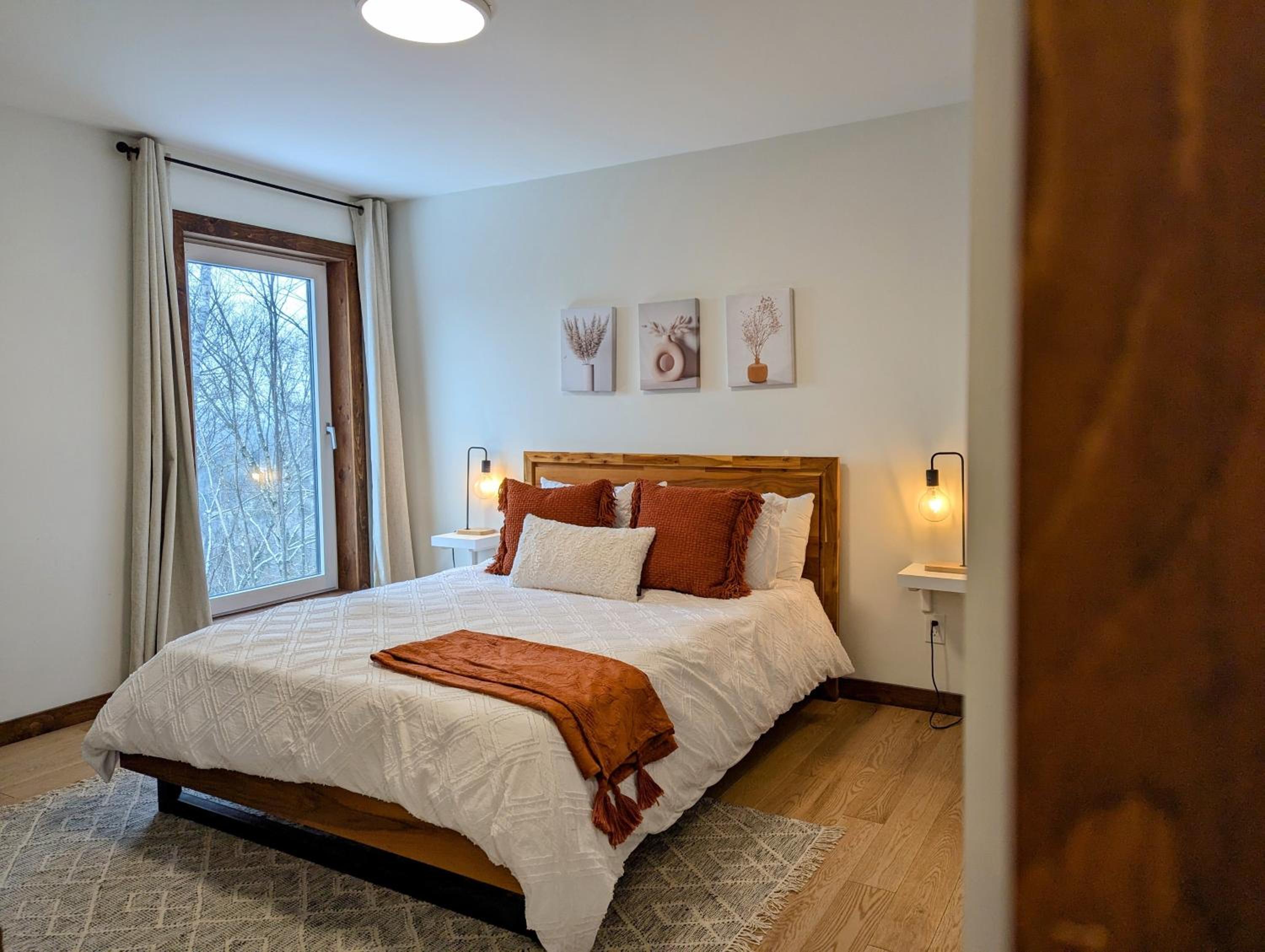 Ski in Tremblant & Mont Blanc - Views, Spa and Pool table