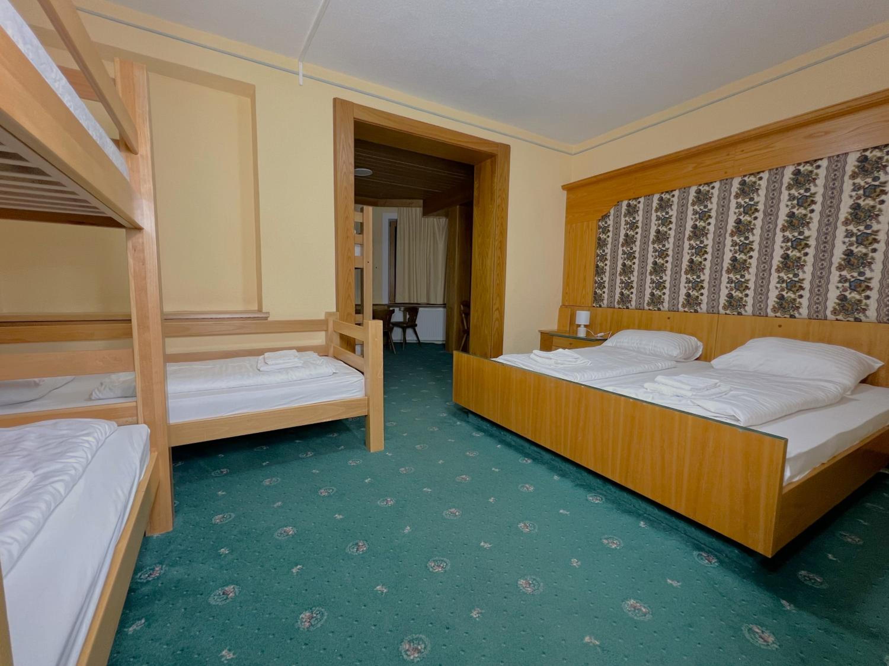 Mountain Hotel & Hostel