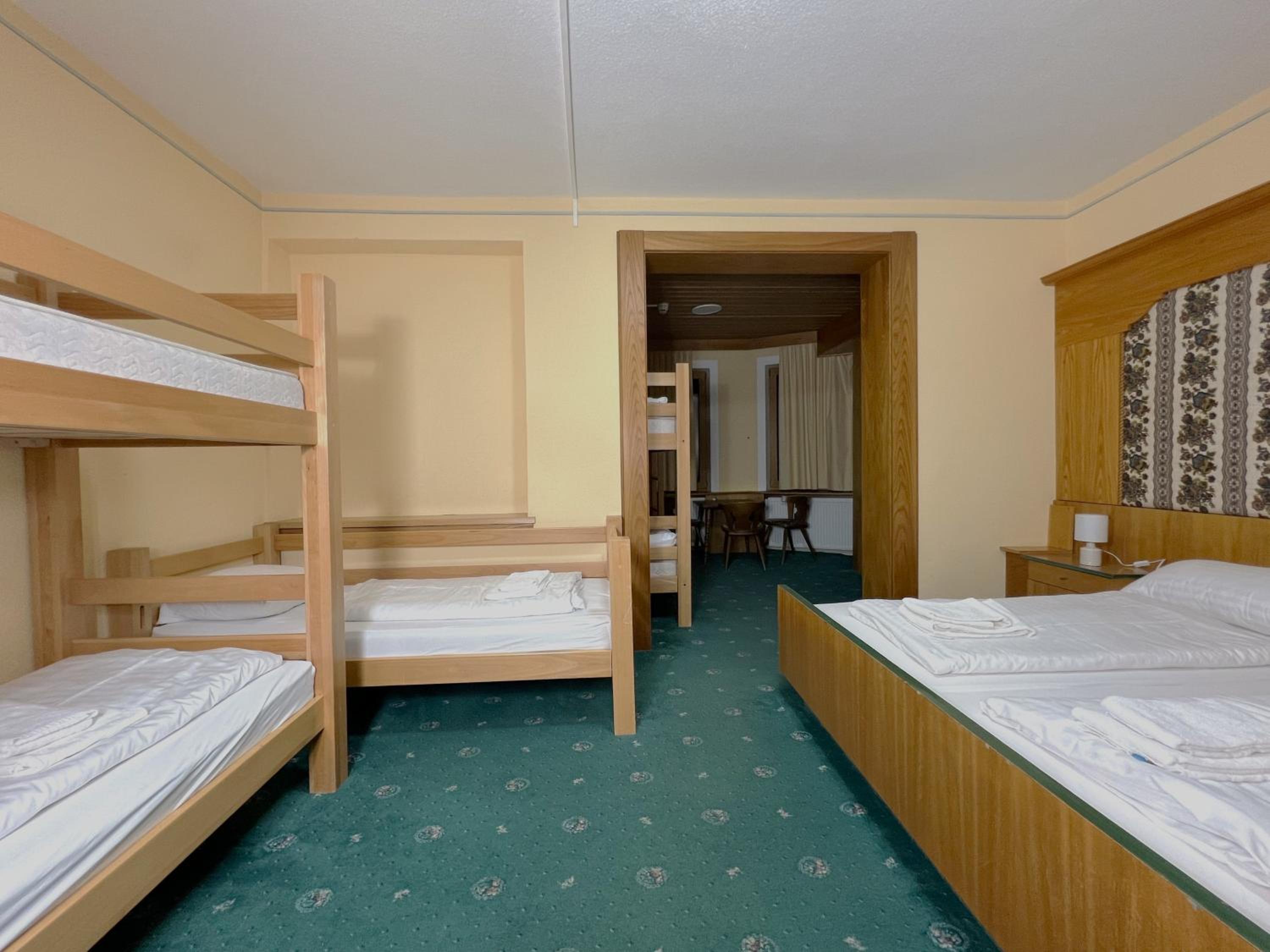 Mountain Hotel & Hostel