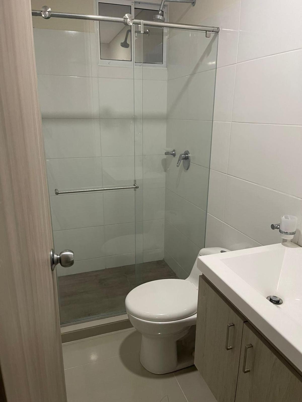 APARTAMENTO DE LUJO con AIRE ACONDICIONADO 5 min del rio Guatapurí centro comercial y parque de la leyenda vallenata