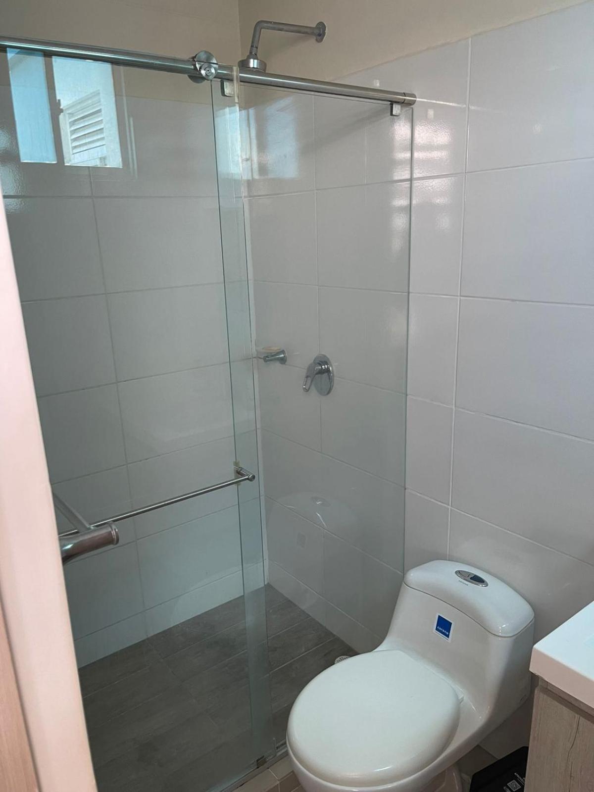 APARTAMENTO DE LUJO con AIRE ACONDICIONADO 5 min del rio Guatapurí centro comercial y parque de la leyenda vallenata