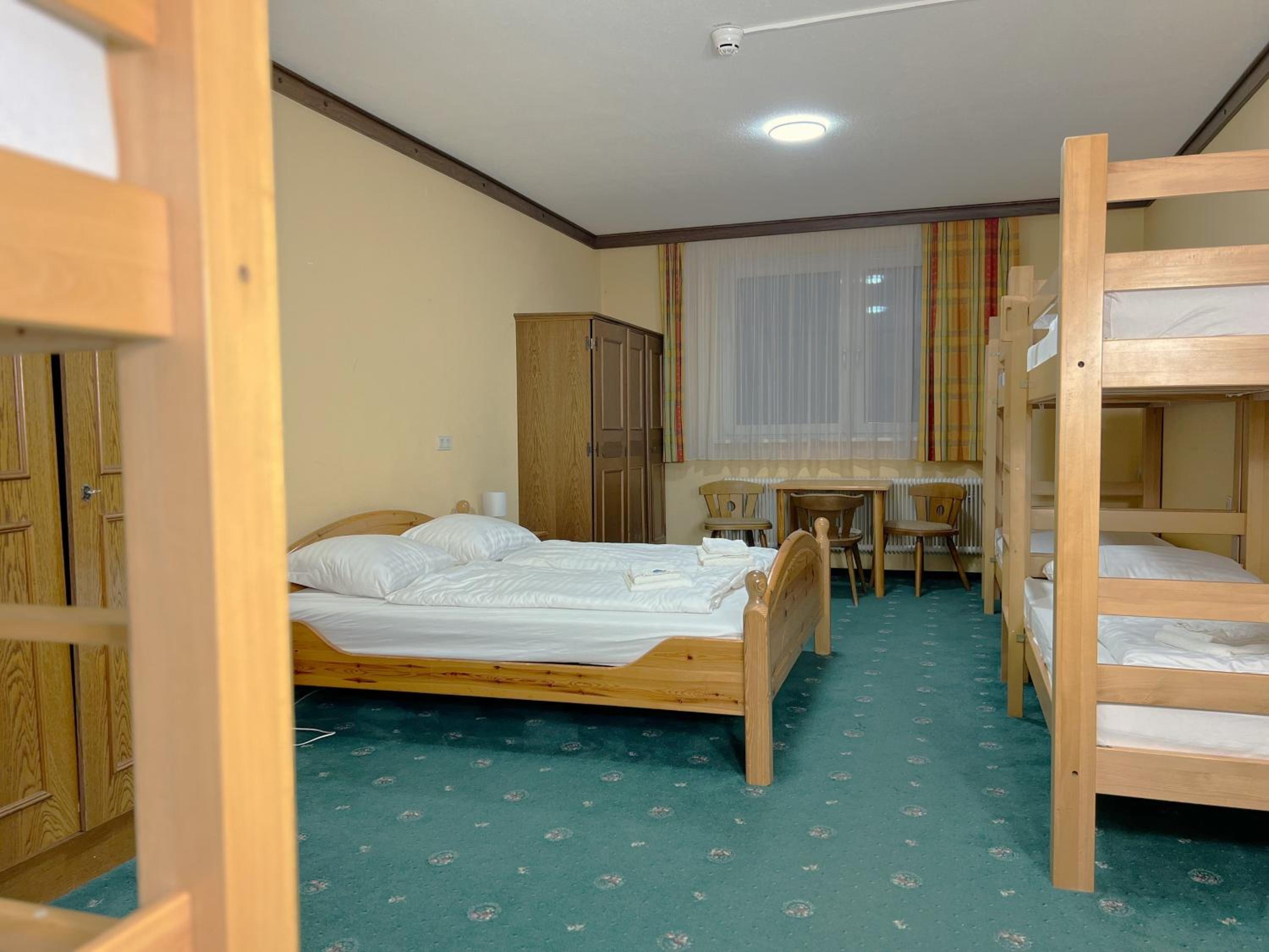 Mountain Hotel & Hostel