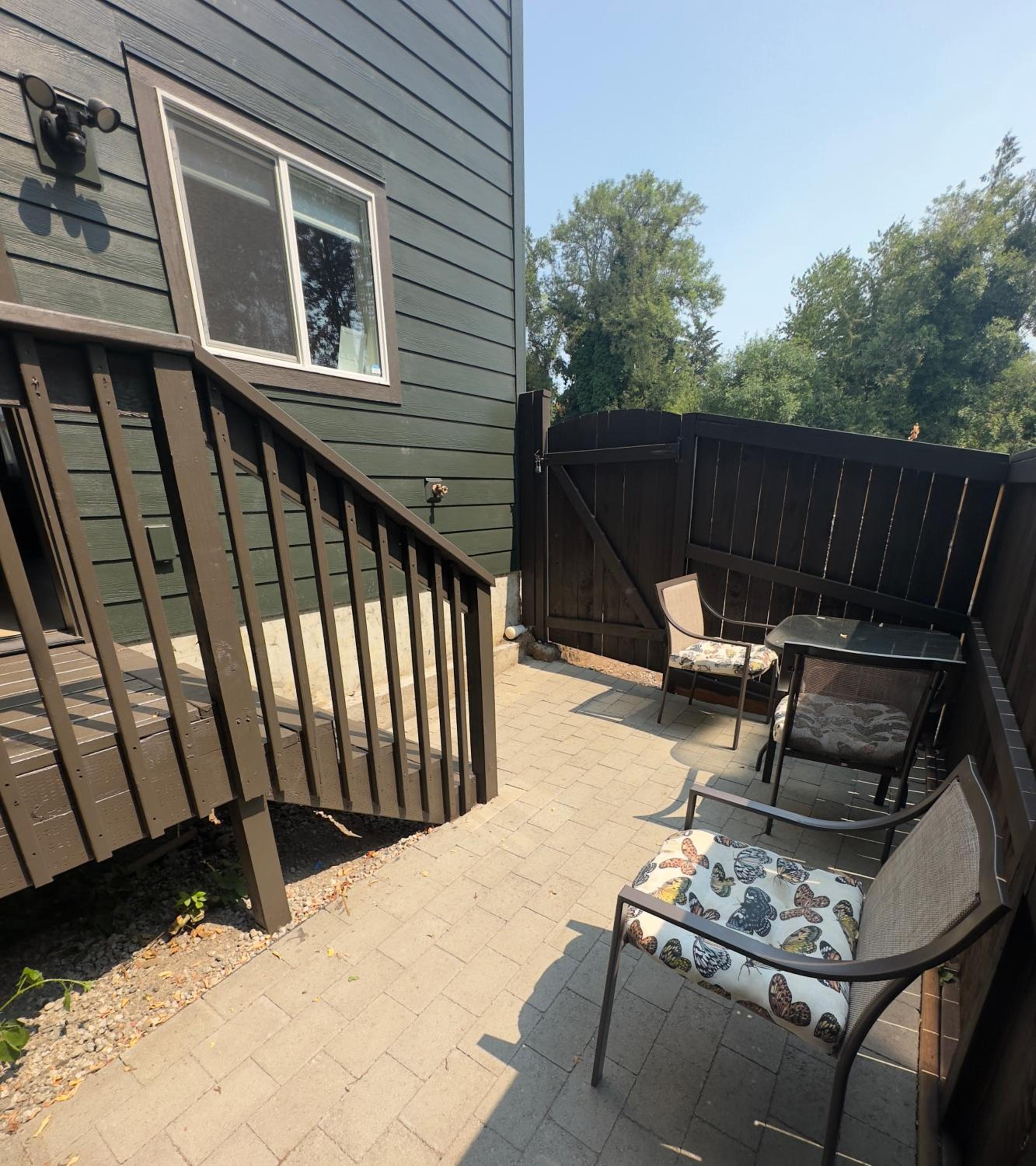 Modern New Build Home 5 min from downtown view 2