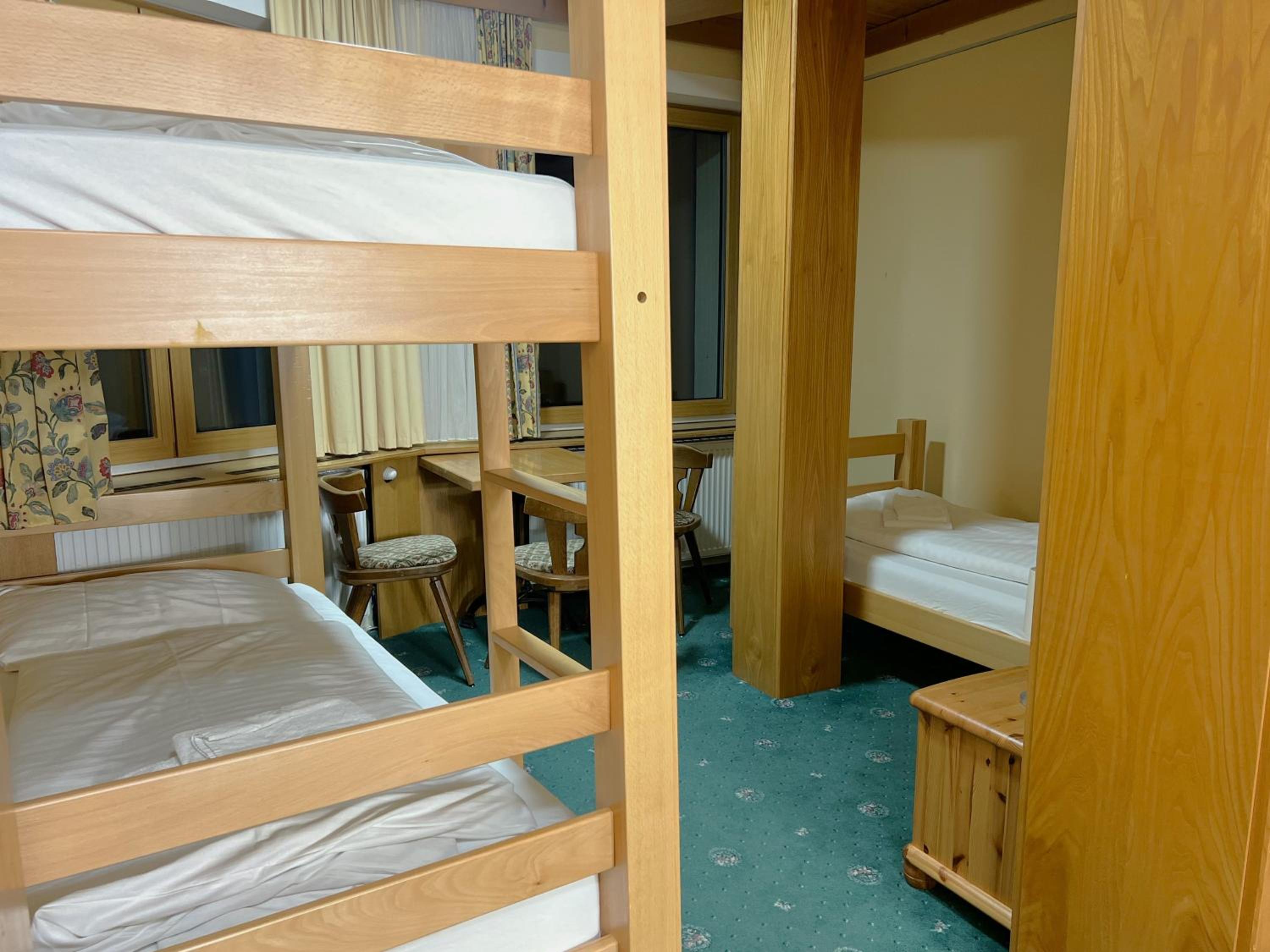 Mountain Hotel & Hostel
