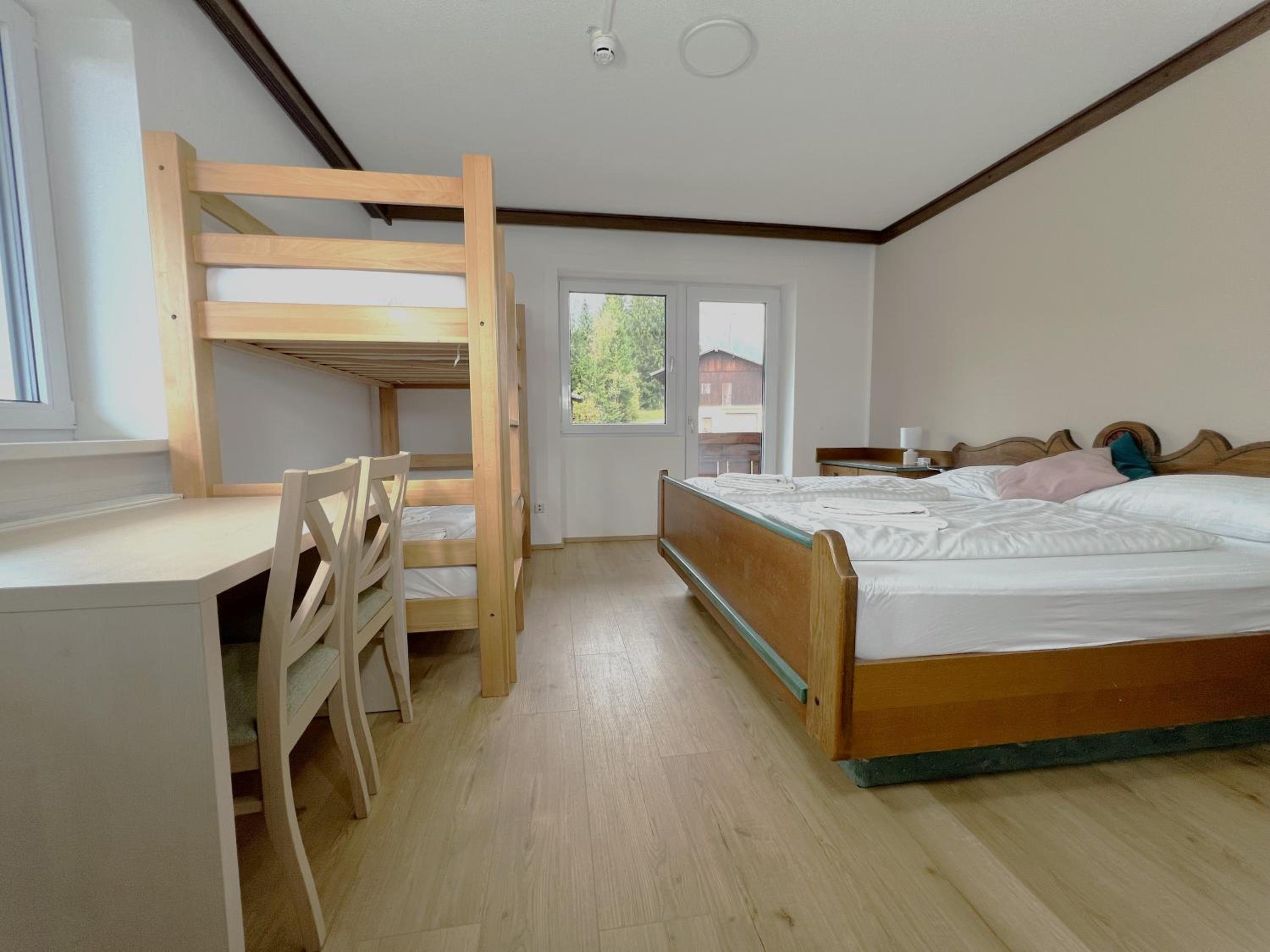 Mountain Hotel & Hostel