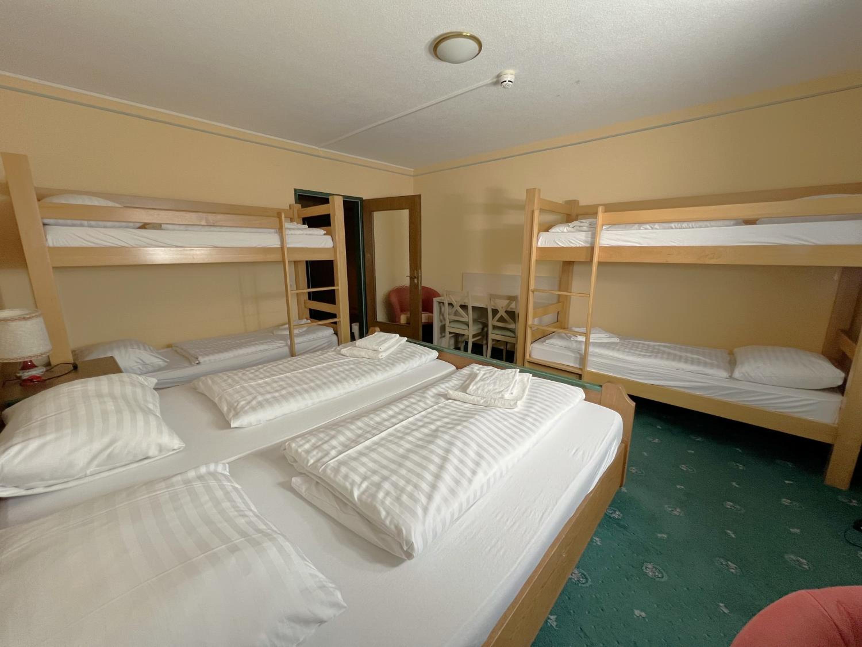 Mountain Hotel & Hostel
