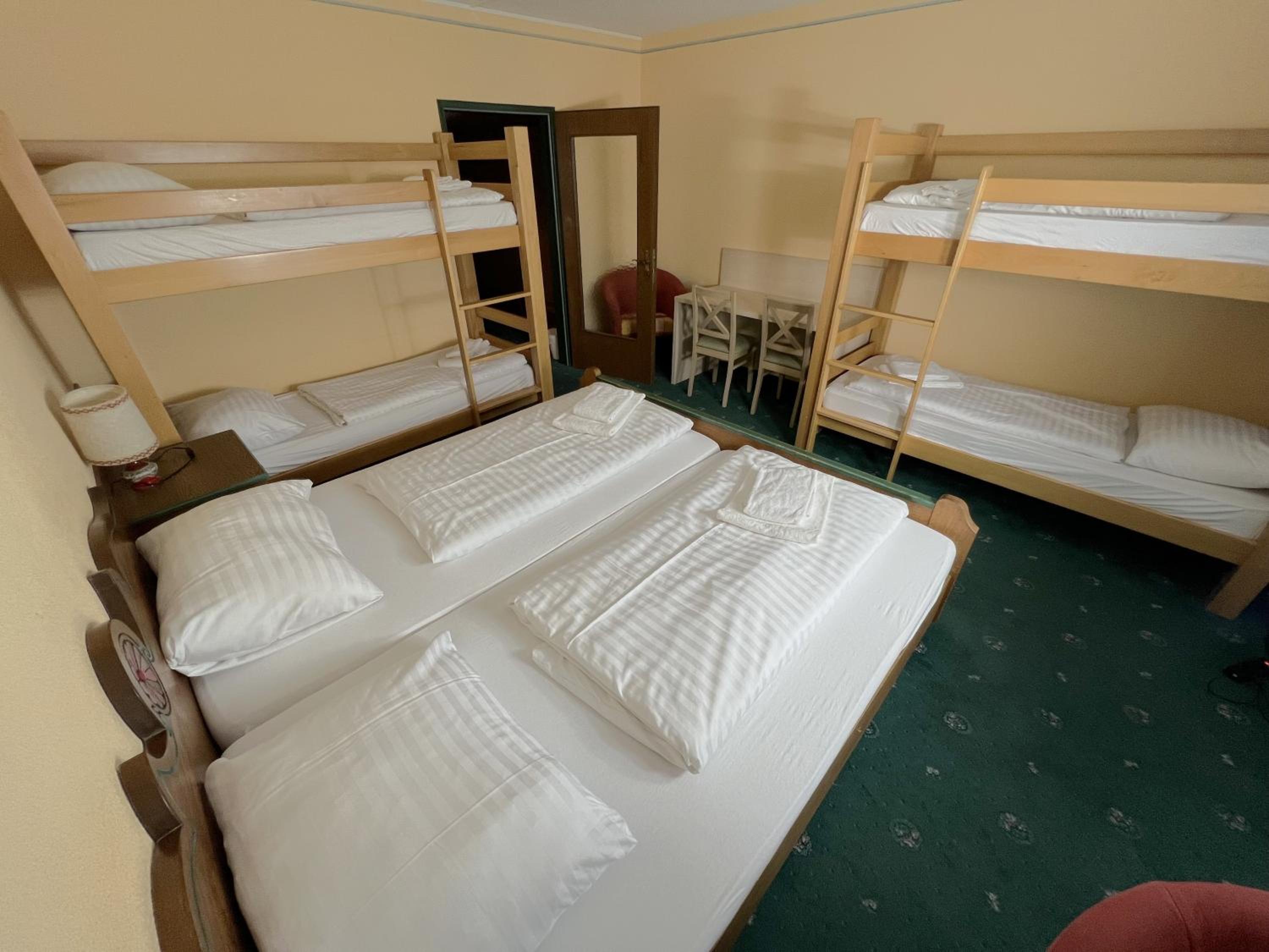 Mountain Hotel & Hostel