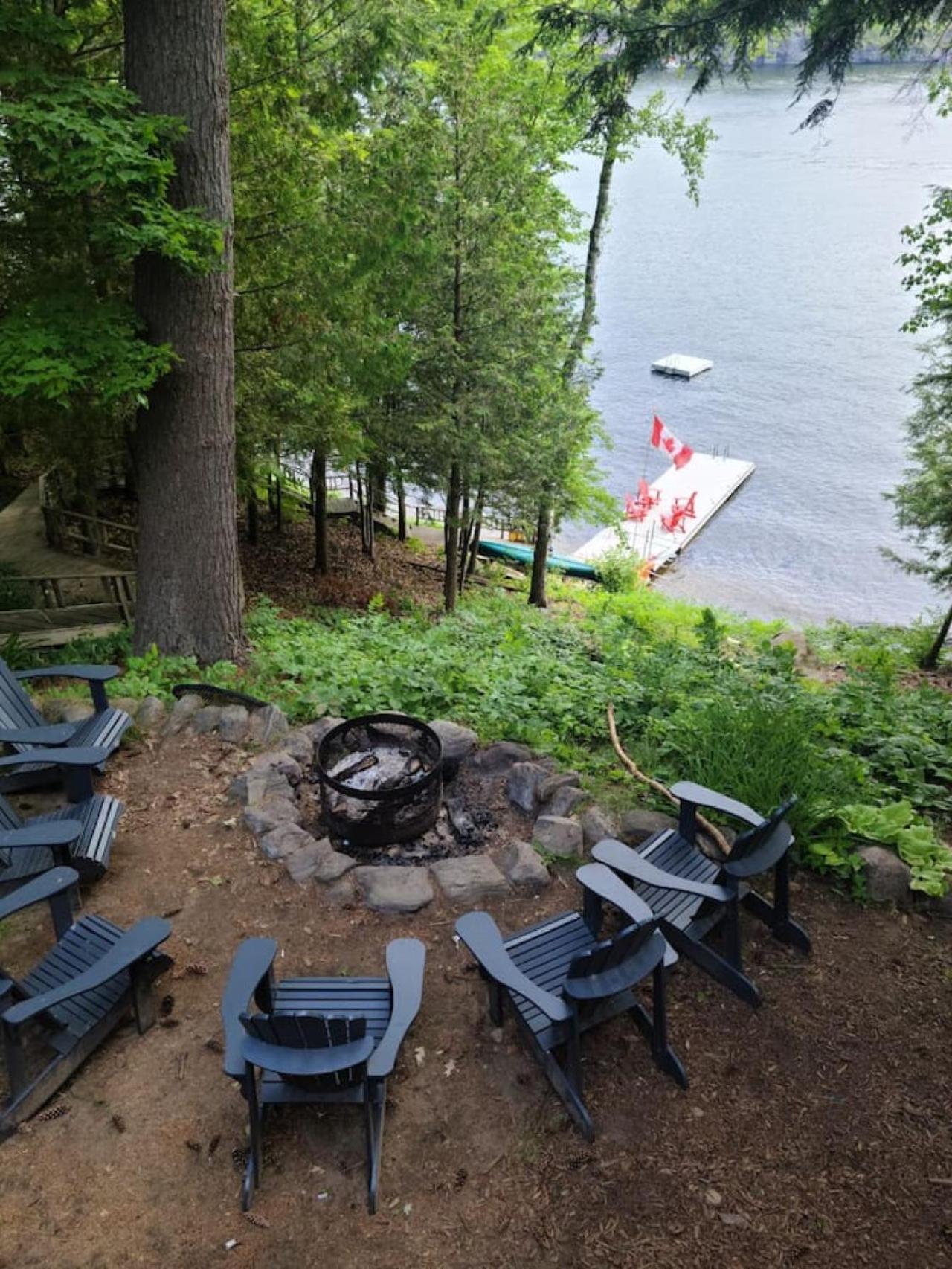 Muskoka Charm Beautiful four bedroom cottage