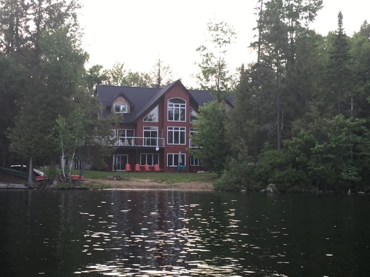 Red Devil Six Bedroom Cottage Private Beach
