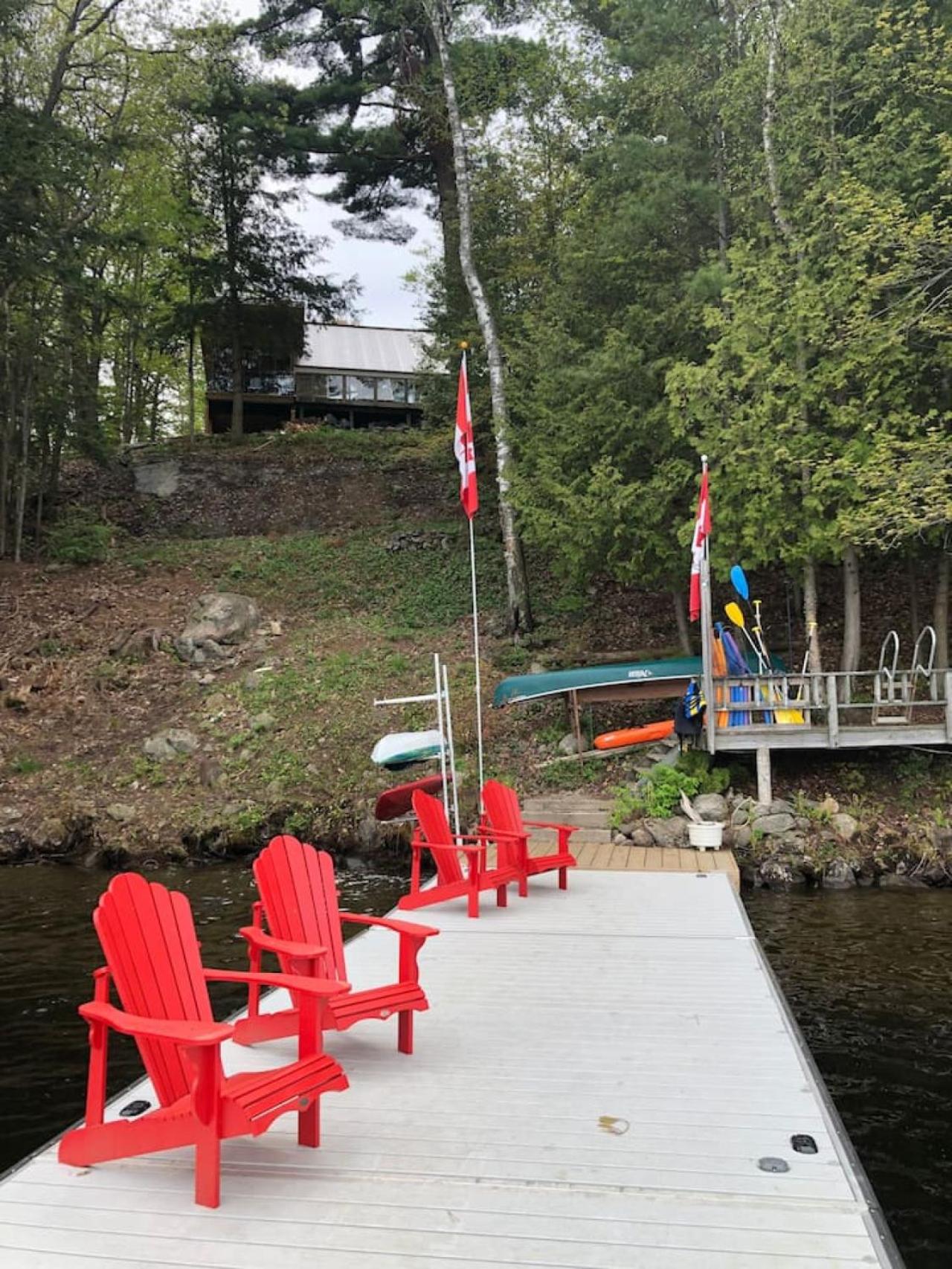 Muskoka Charm Beautiful four bedroom cottage