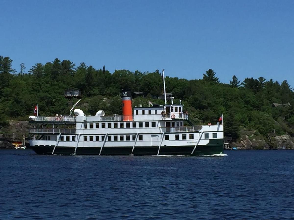 Muskoka Charm Beautiful four bedroom cottage
