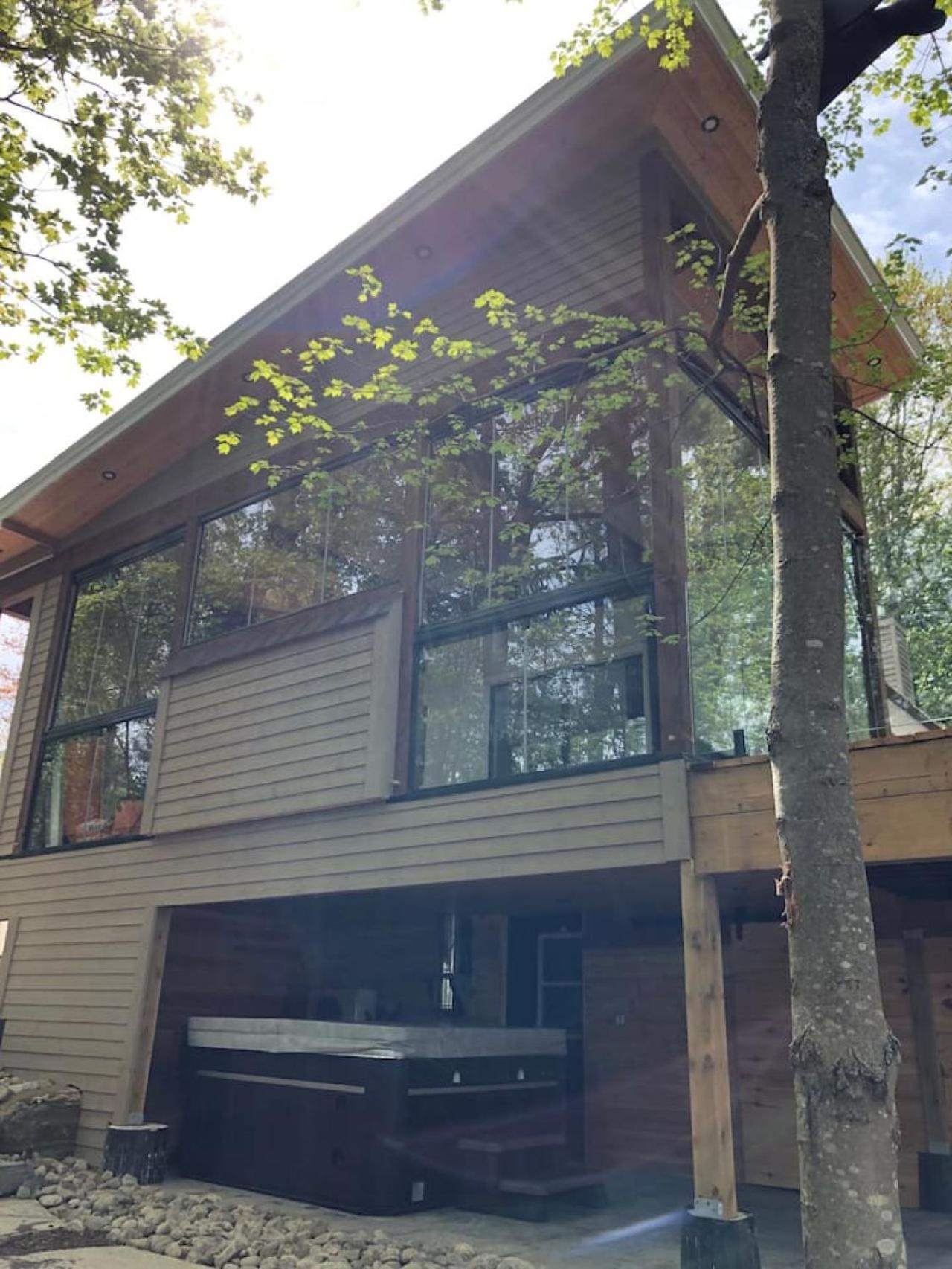 Muskoka Charm Beautiful four bedroom cottage