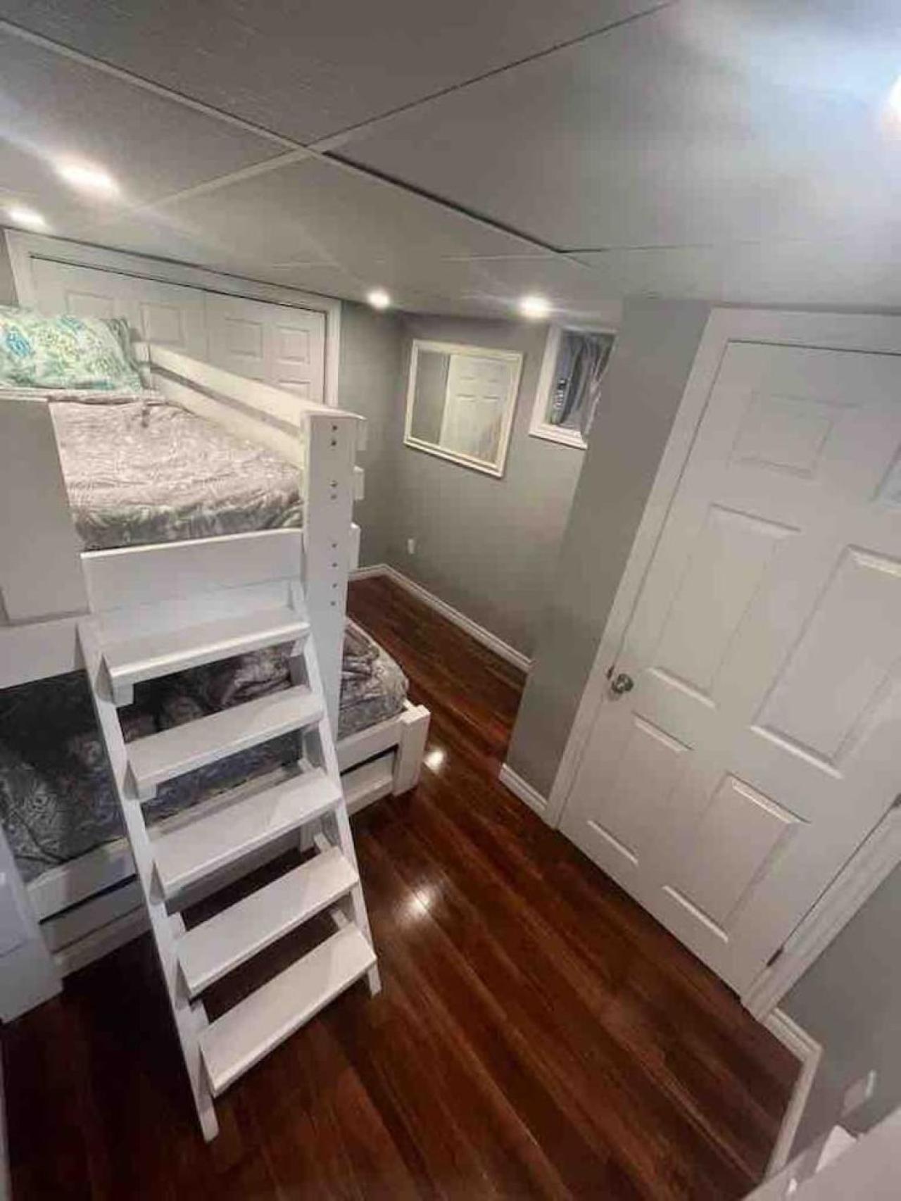 Muskoka Charm Beautiful four bedroom cottage