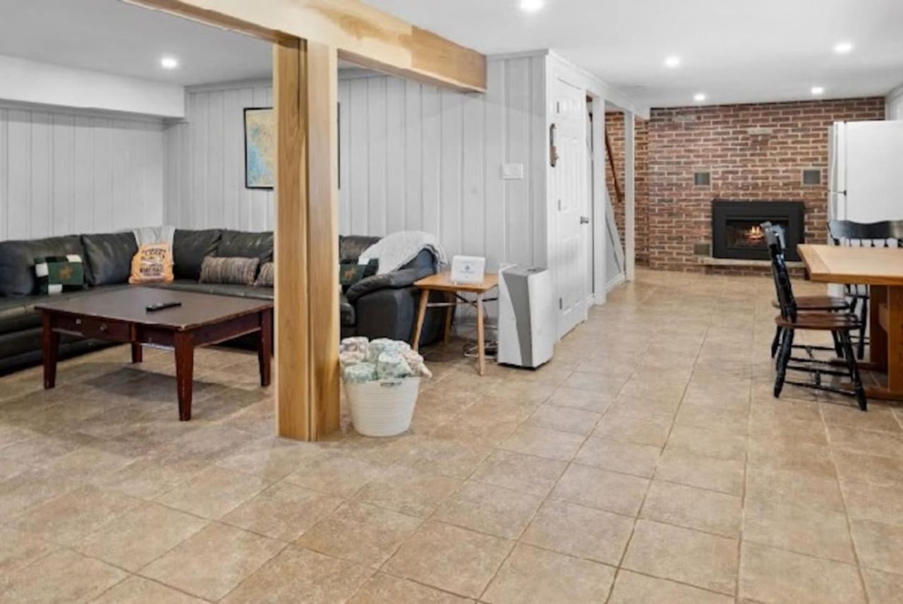 Muskoka Charm Beautiful four bedroom cottage