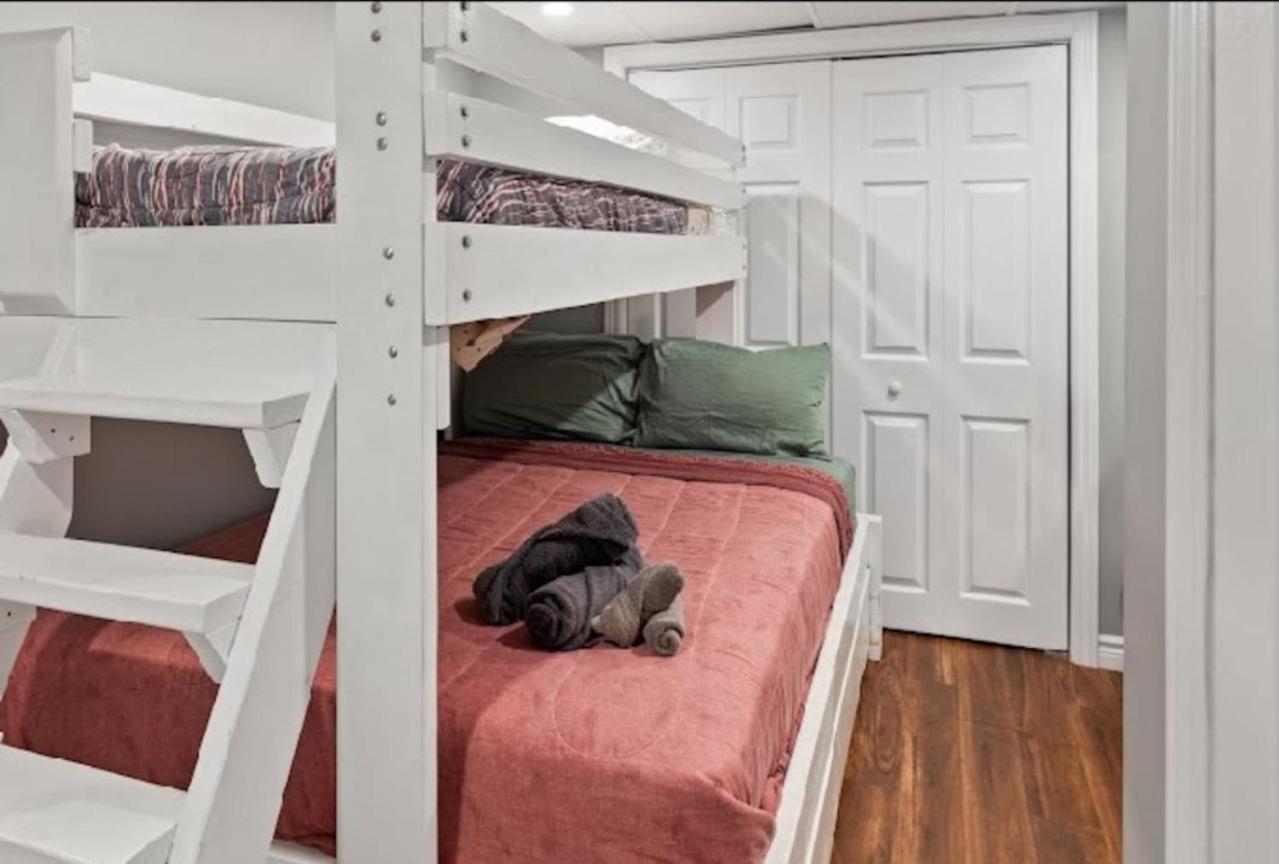 Muskoka Charm Beautiful four bedroom cottage