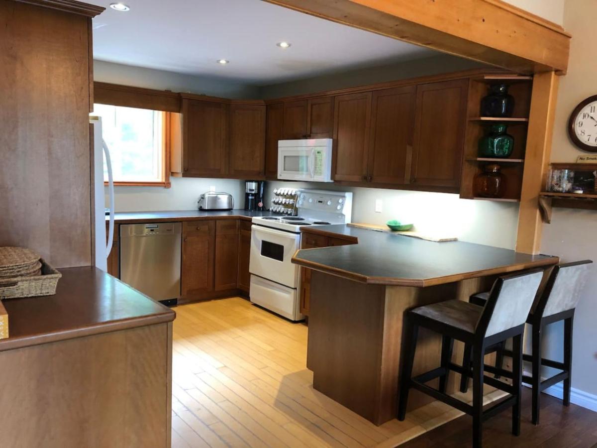 Camp David Beautiful five bedrooms Private beach