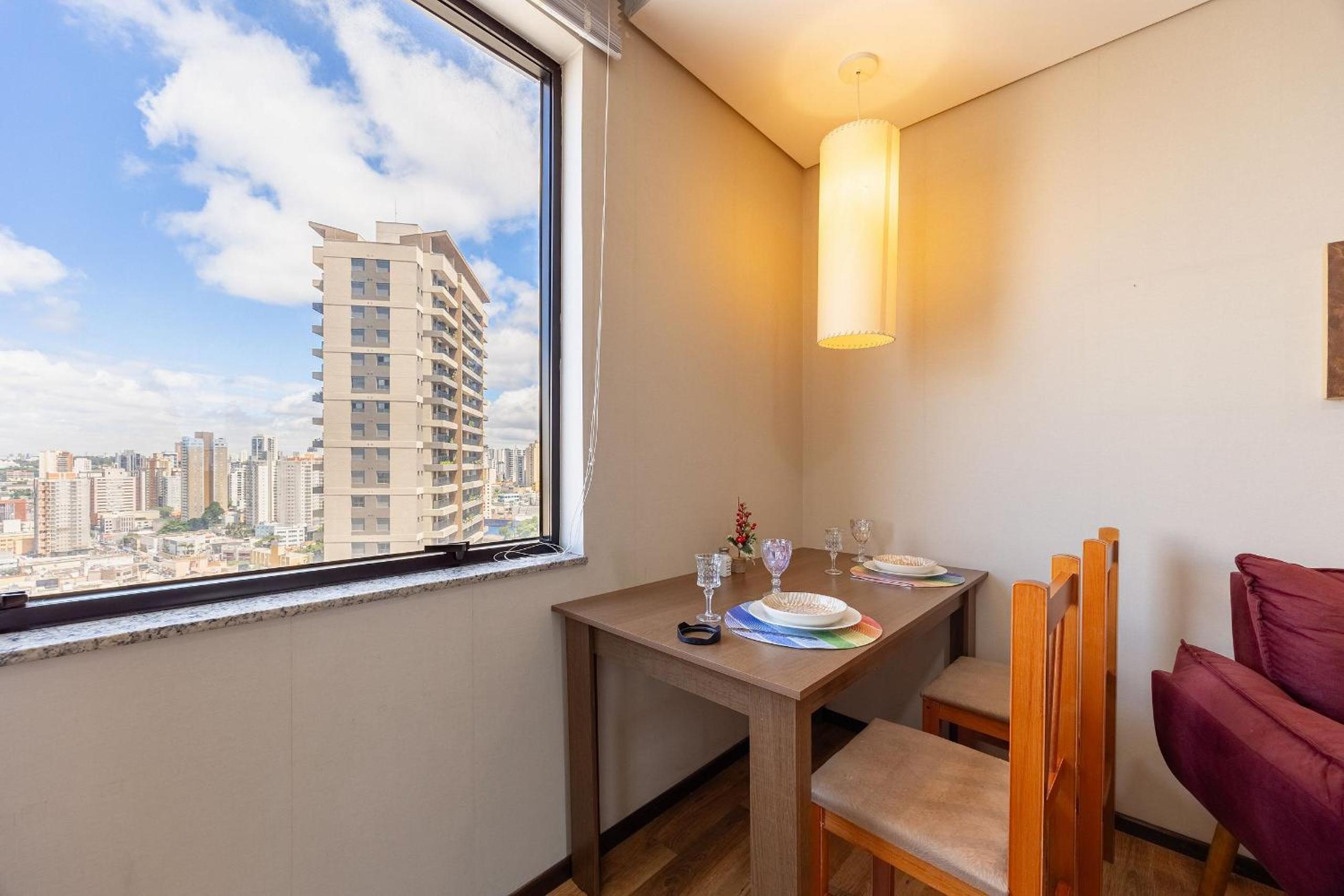 Flat espaçoso,c/copa localização privilegiada 1304