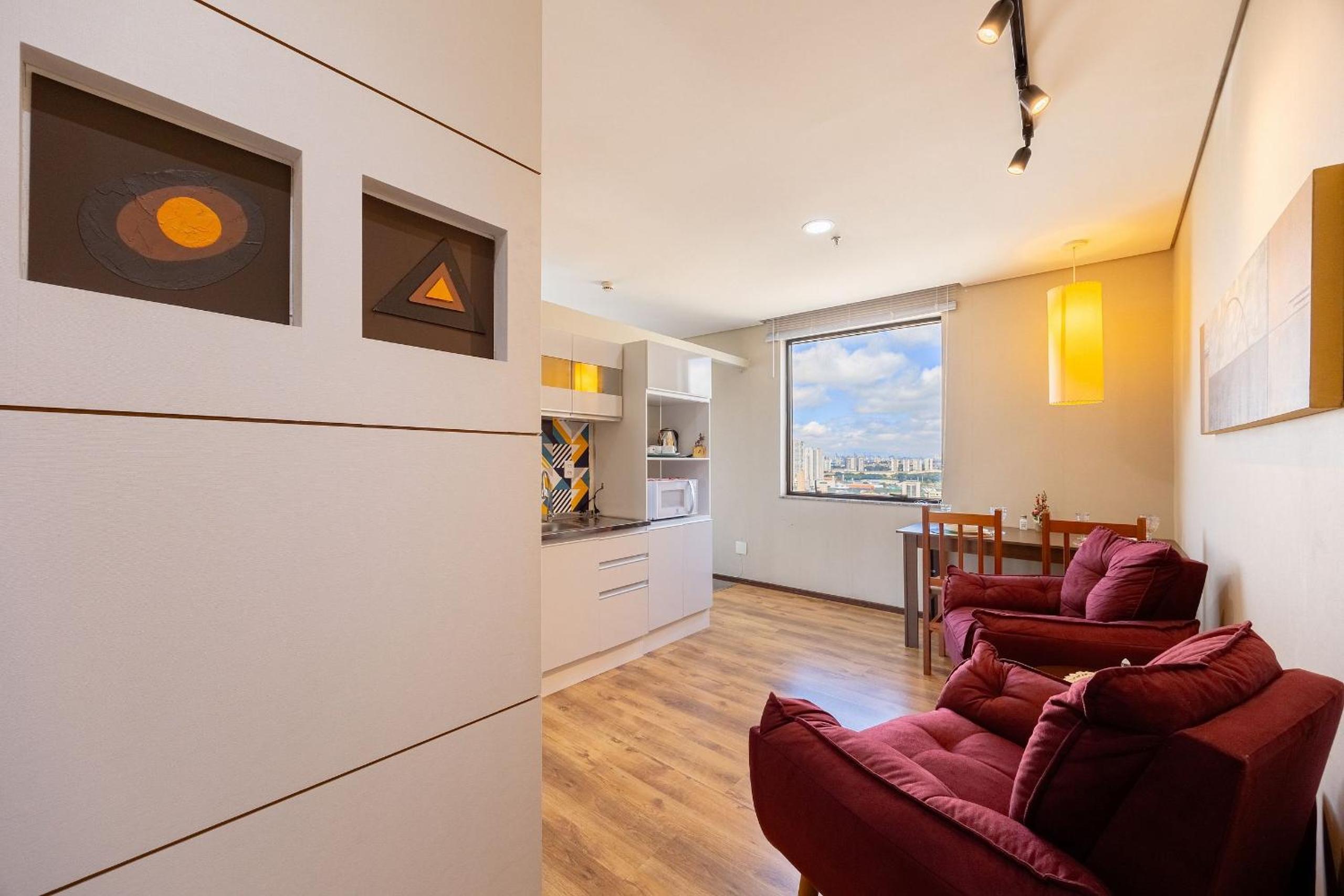 Flat espaçoso,c/copa localização privilegiada 1304