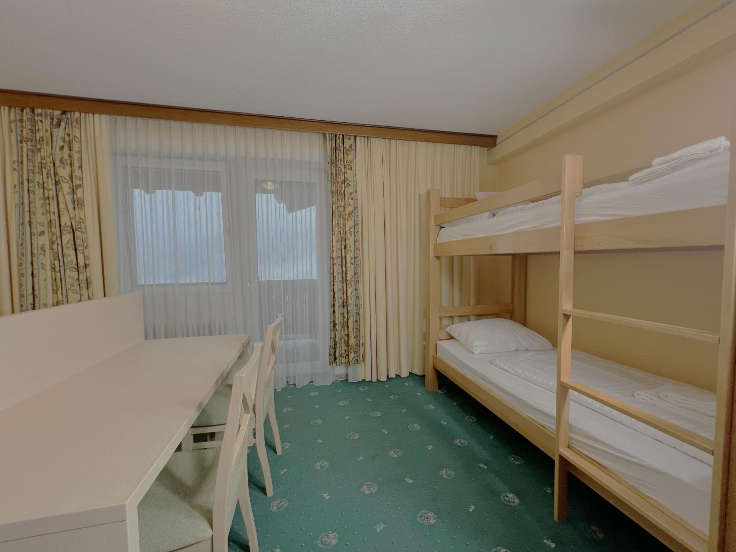Mountain Hotel & Hostel