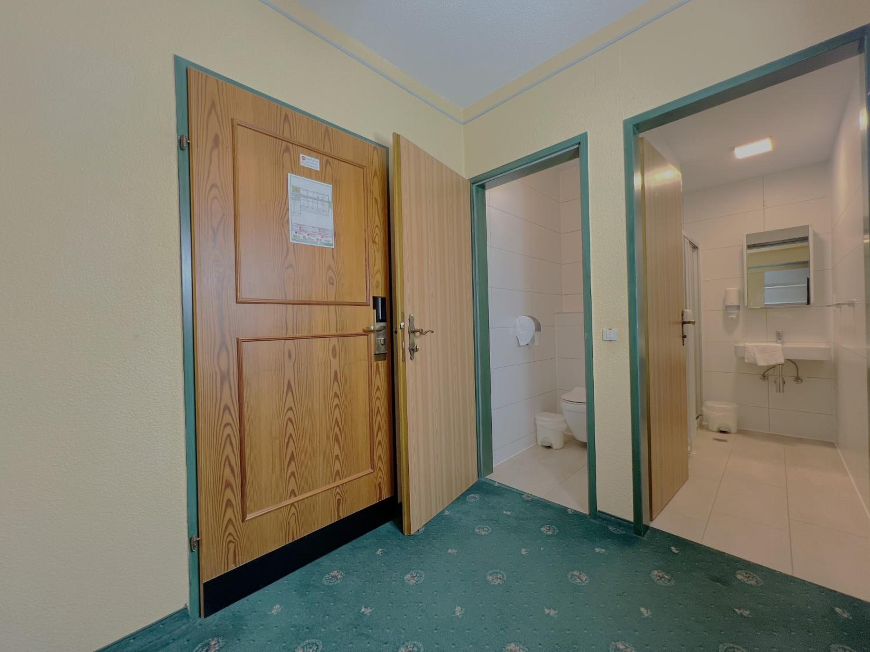 Mountain Hotel & Hostel