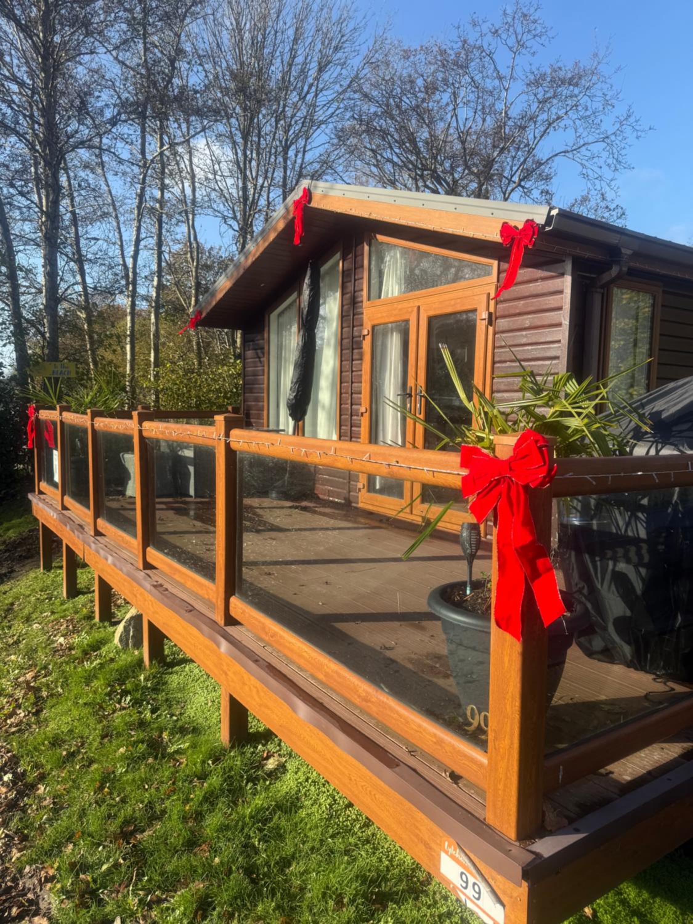 Falcove Lodge - 3 bedroom luxury lodge, 5G WiFi, full Sky TV, free parking & close to beach view 4